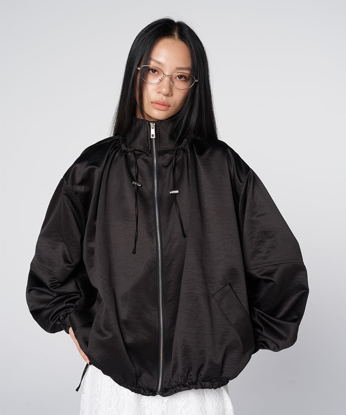 320쇼룸(320SHOWROOM) Glossy Shirring String Jacket Black