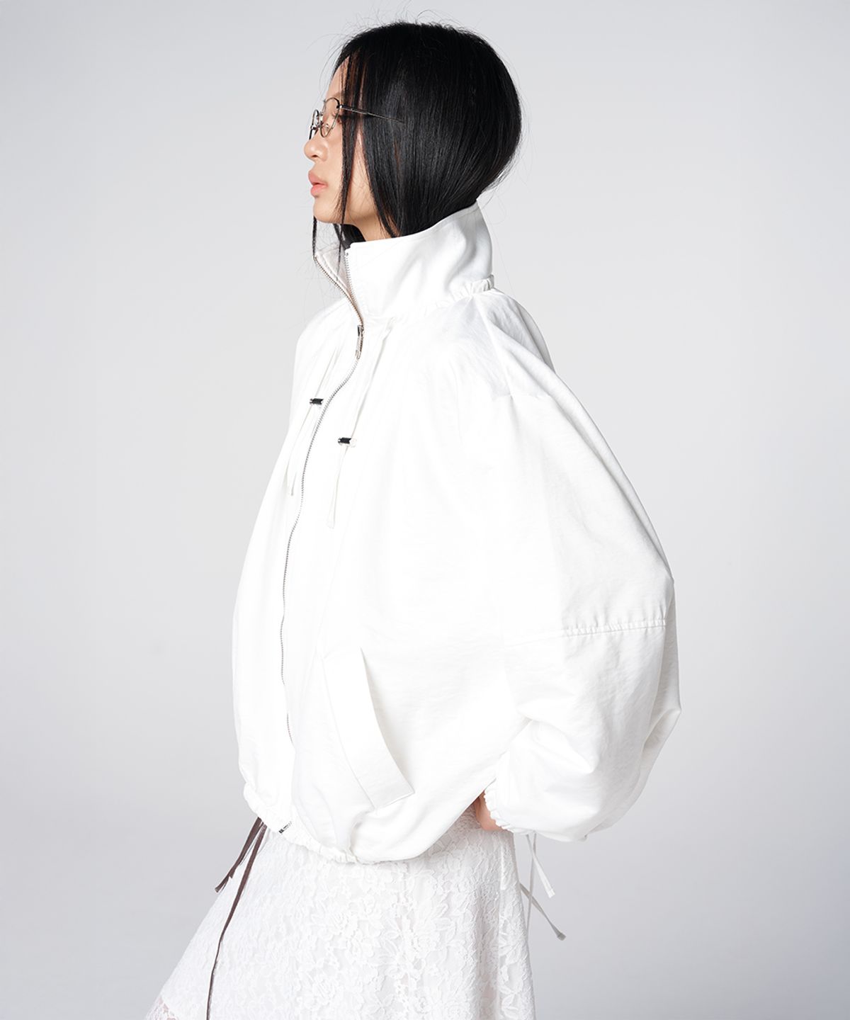 320쇼룸(320SHOWROOM) Glossy Shirring String Jacket White