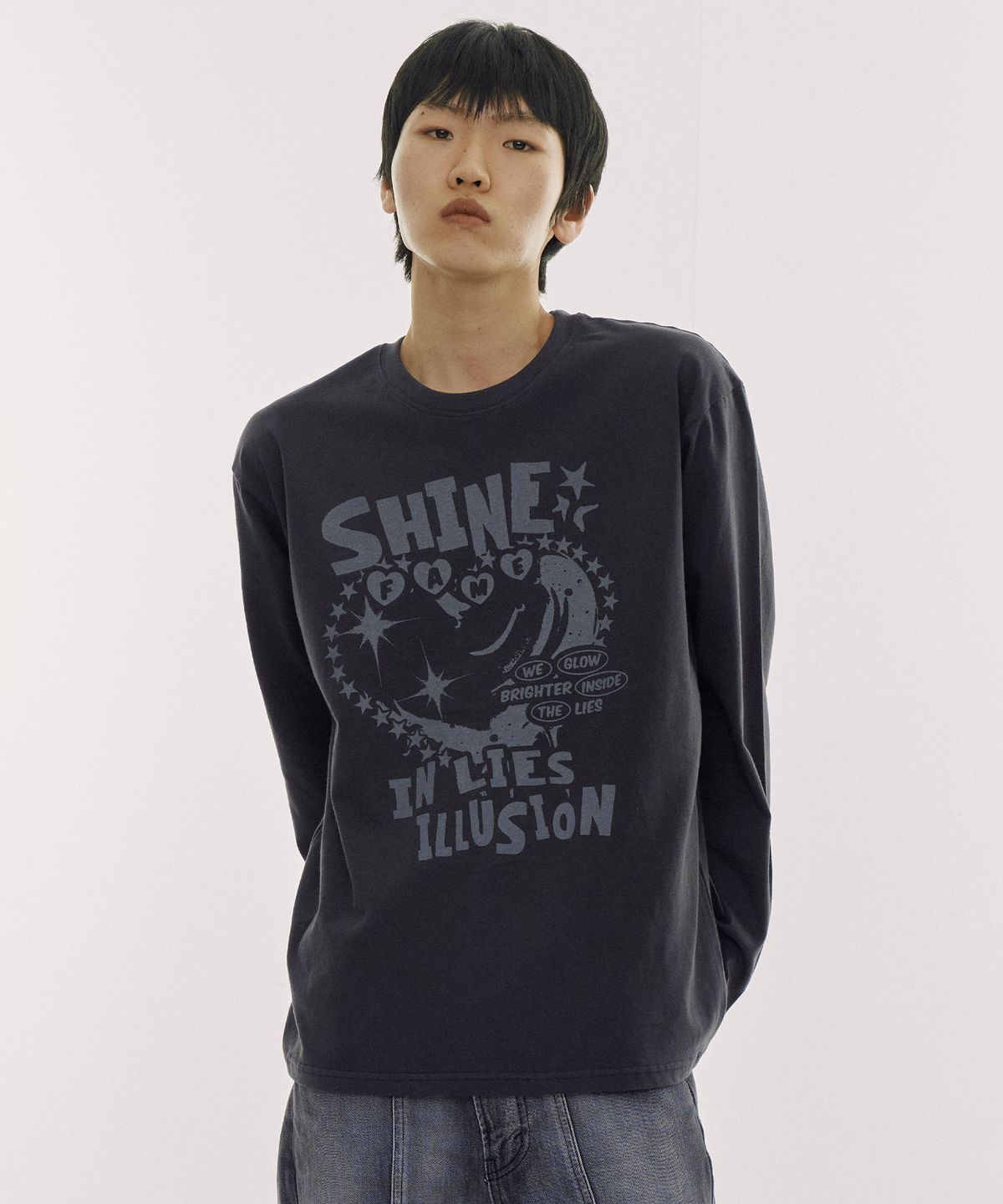 디파이클럽로버스(DEFYCLUBROBBERS) Shine In Lies Illusion 롱슬리브 (2color)
