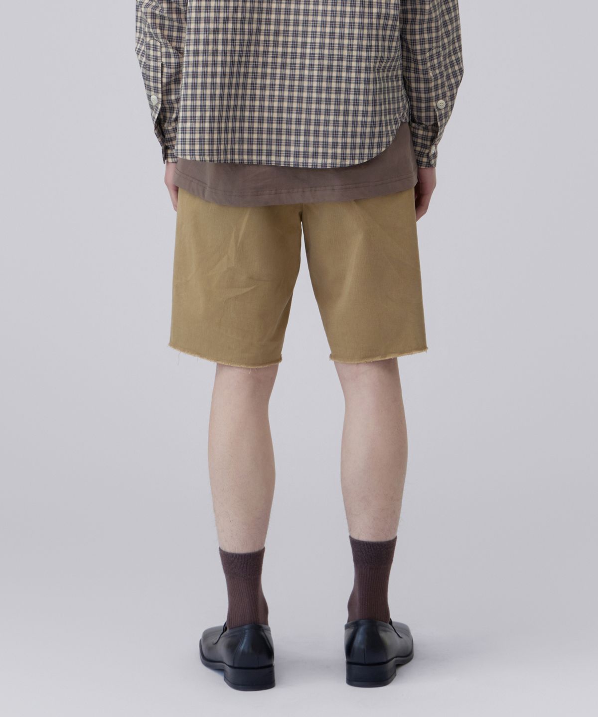 홍우성(HONGWOOSUNG) Worked Paint Repair Shorts_Camel