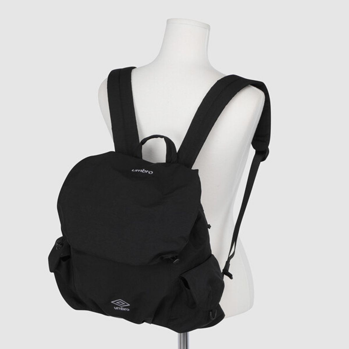 엄브로(UMBRO) 클라우드 백팩 (12L) 블랙 UR122CBP23