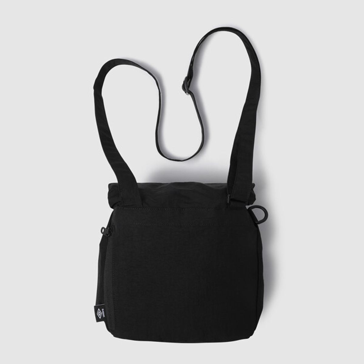 엄브로(UMBRO) 클라우드 크로스백 블랙 UR122CBG21