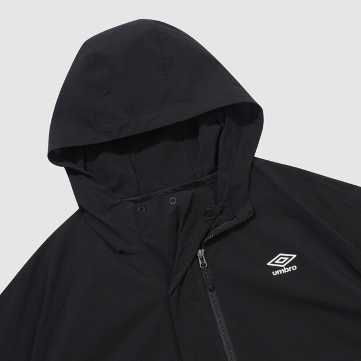 엄브로(UMBRO) 하이텐션 이지 후드아노락 블랙 UR221CWT45
