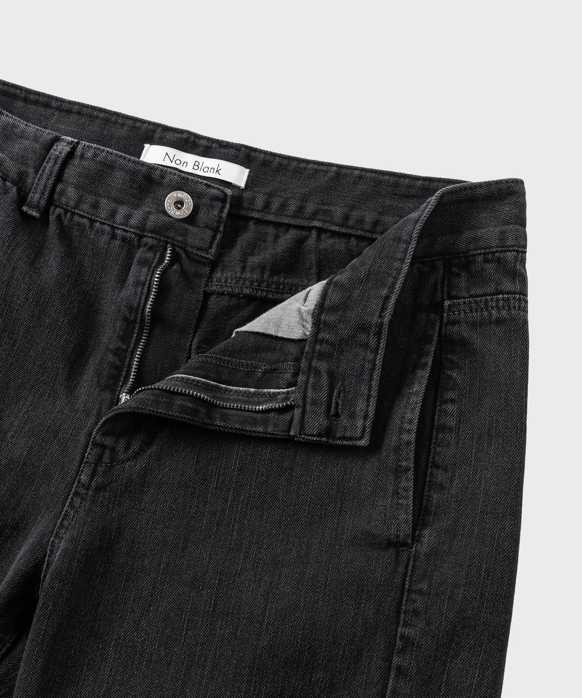 넌블랭크(NONBLANK) 가먼트 다잉 커브드 데님 팬츠_DARK GREY