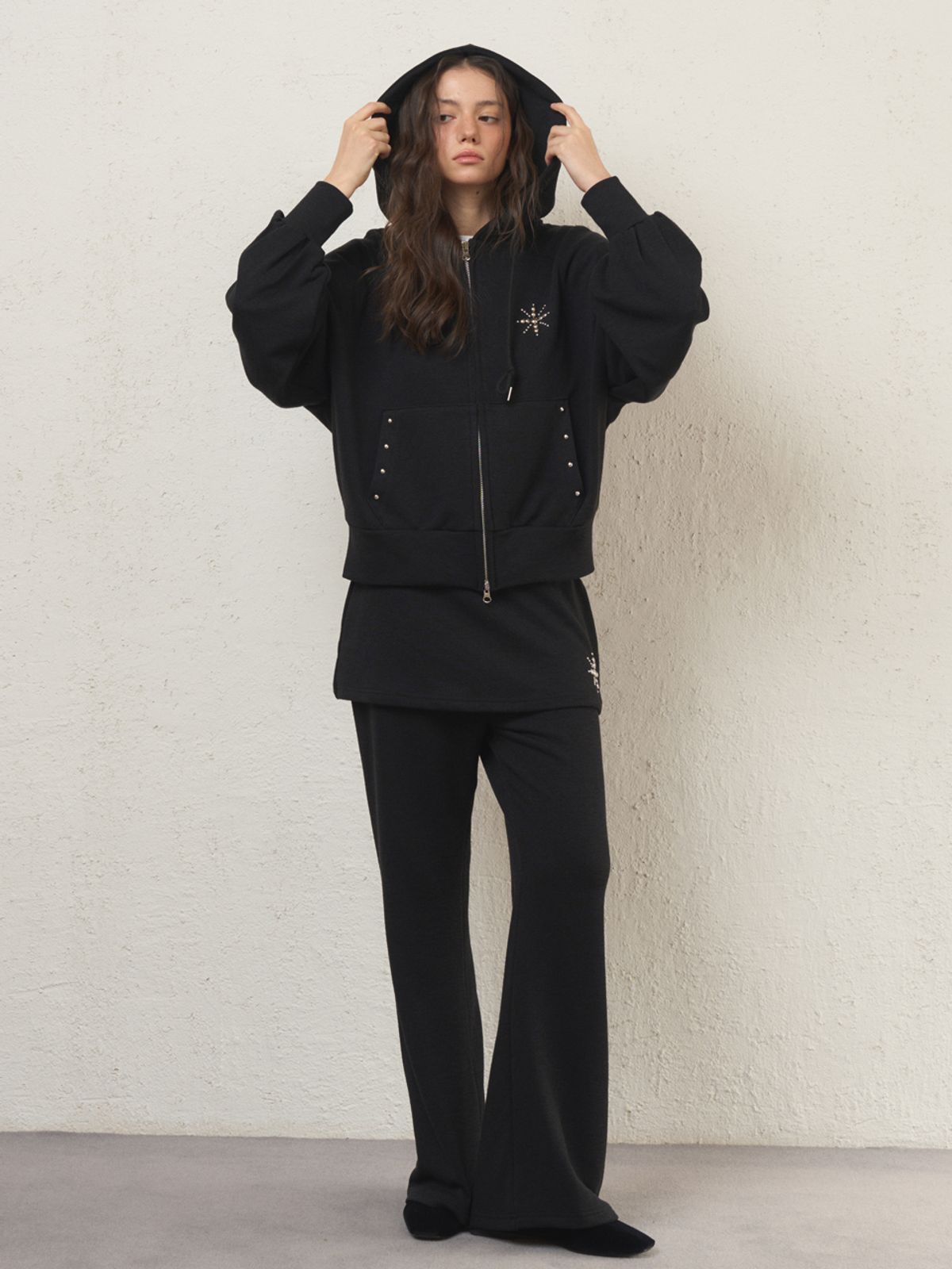 에잇데이즈어위크(EIGHT DAYS A WEEK) 스터드 레이어드 팬츠 검정AD675