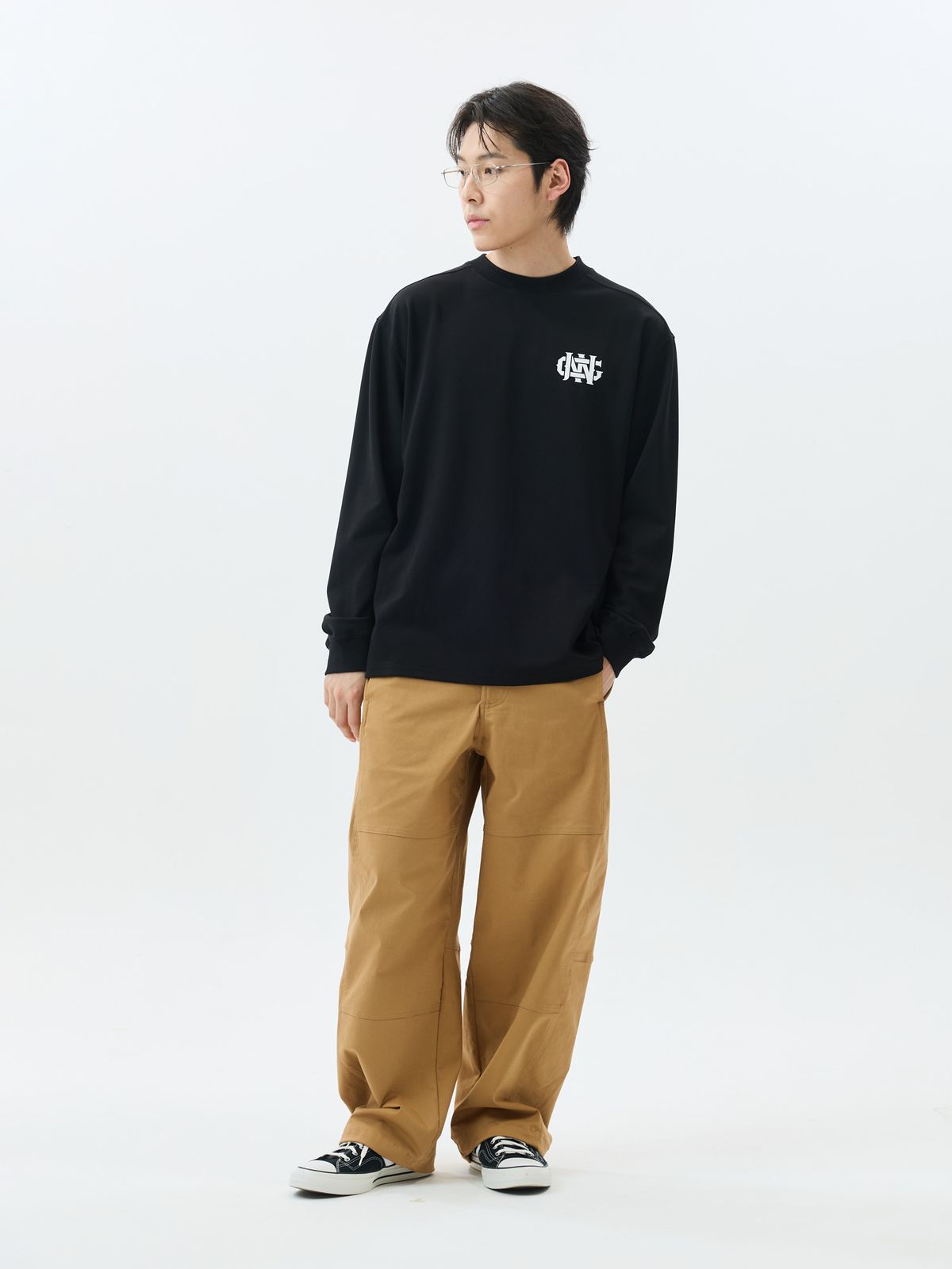 제이미웨스트(JAMIE WEST) [JWGC] 모크넥 심볼 롱슬리브 티셔츠 (화이트)
