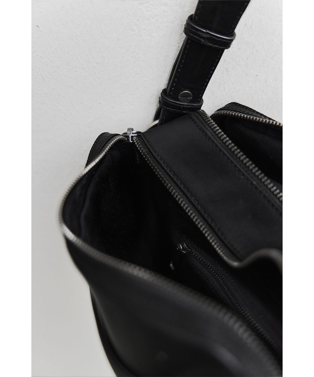 유스(YOUTH) Camera Bag - Black