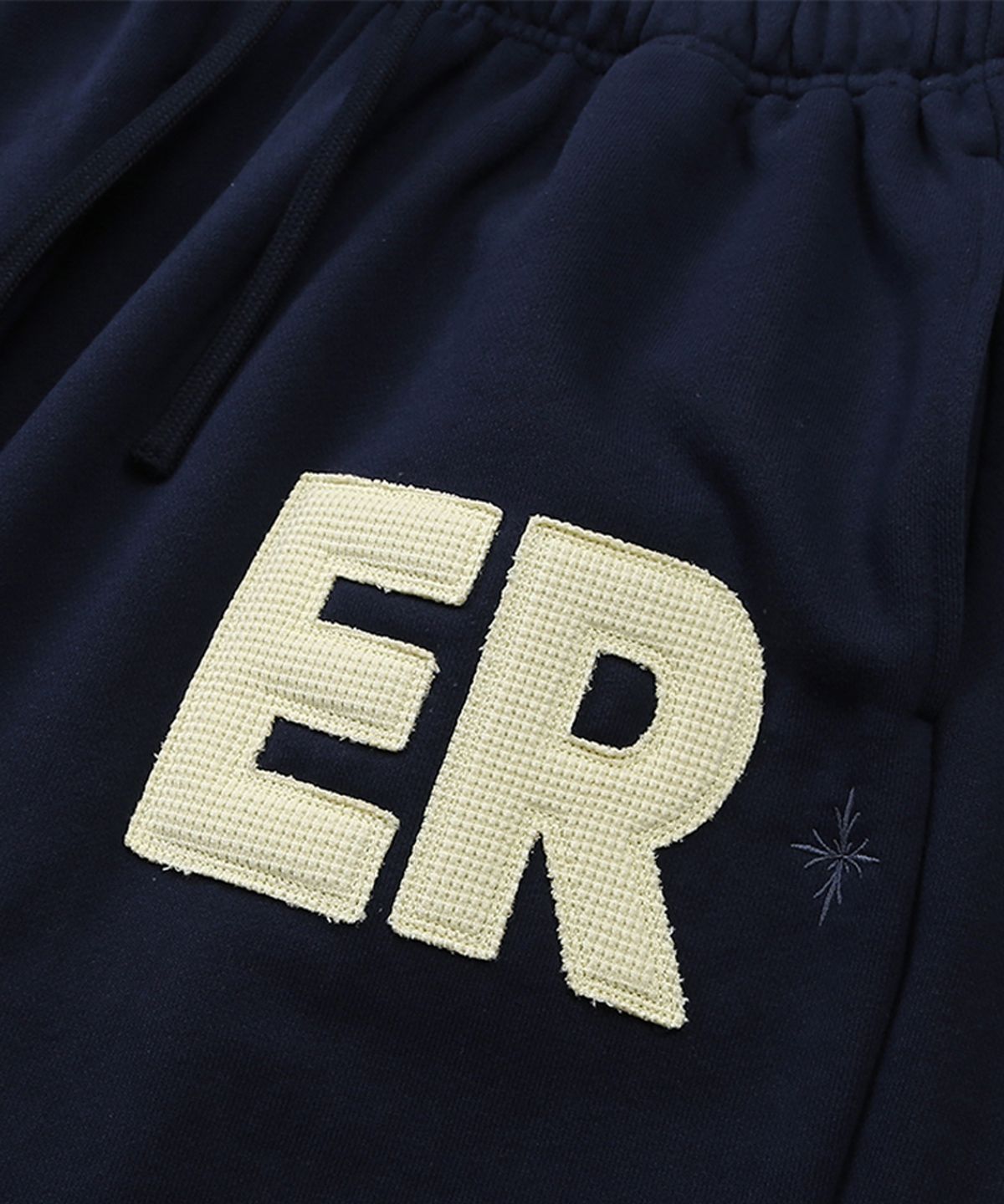 이이이알알알(EEERRR) ER waffle applique long sweat pants (Navy)