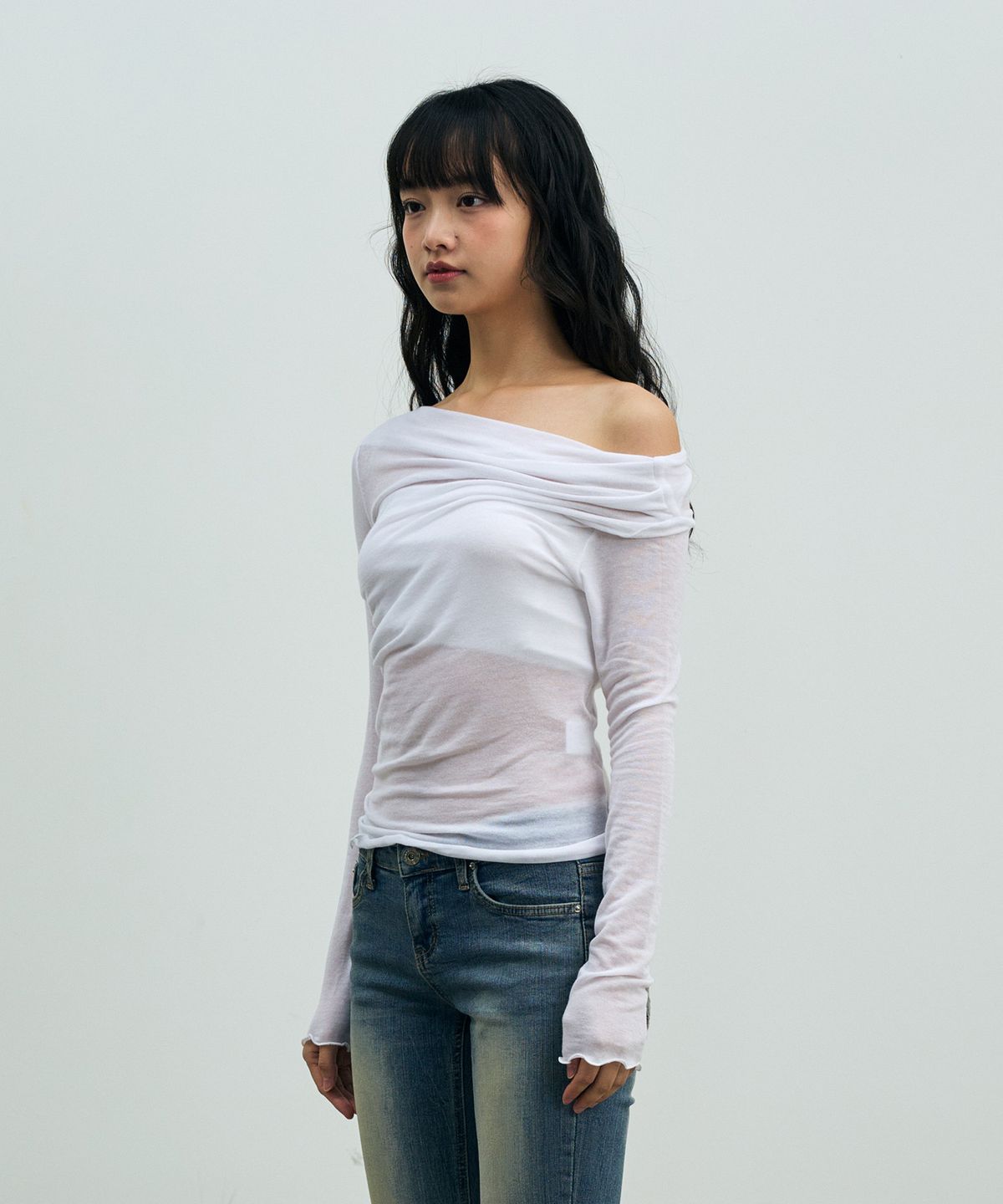 아리킴(ARIKIM) ELIN DRAPE OFF-SHOULDER TOP / WHITE