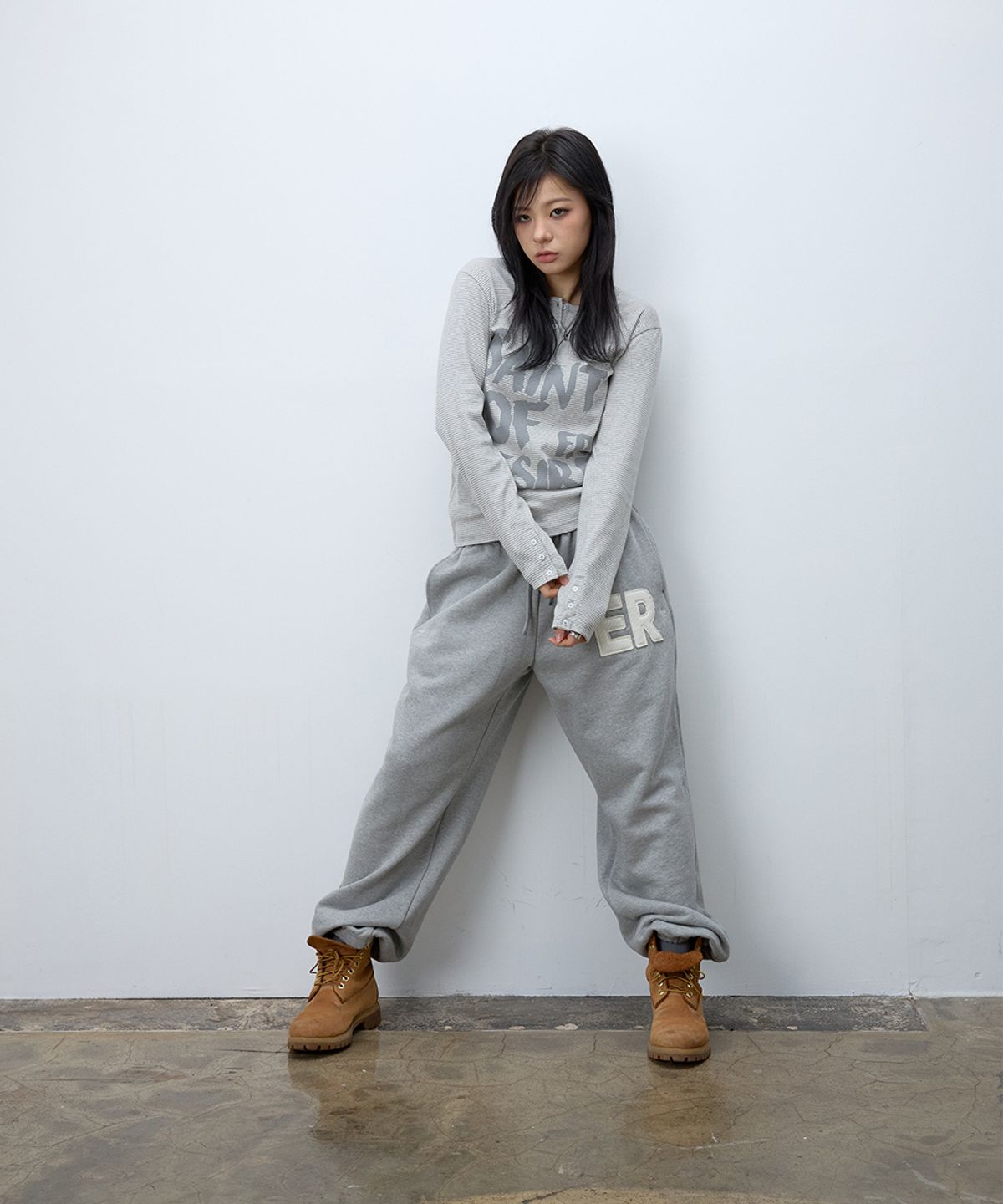 이이이알알알(EEERRR) ER waffle applique long sweat pants (Melange)
