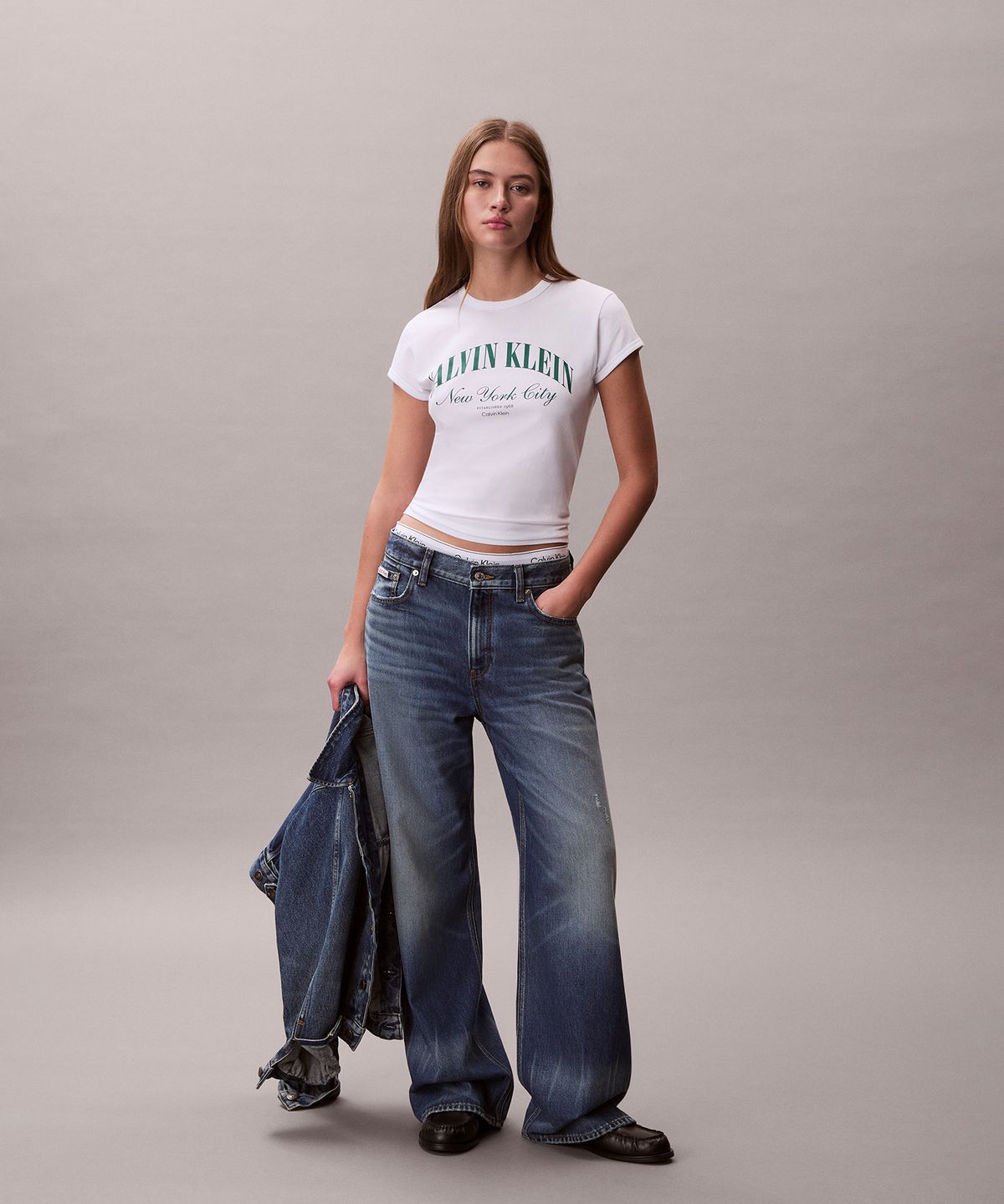 캘빈클라인 진(CALVIN KLEIN JEANS) 여성 그래픽 로고 베이비 반팔 티셔츠 47F815G YAF