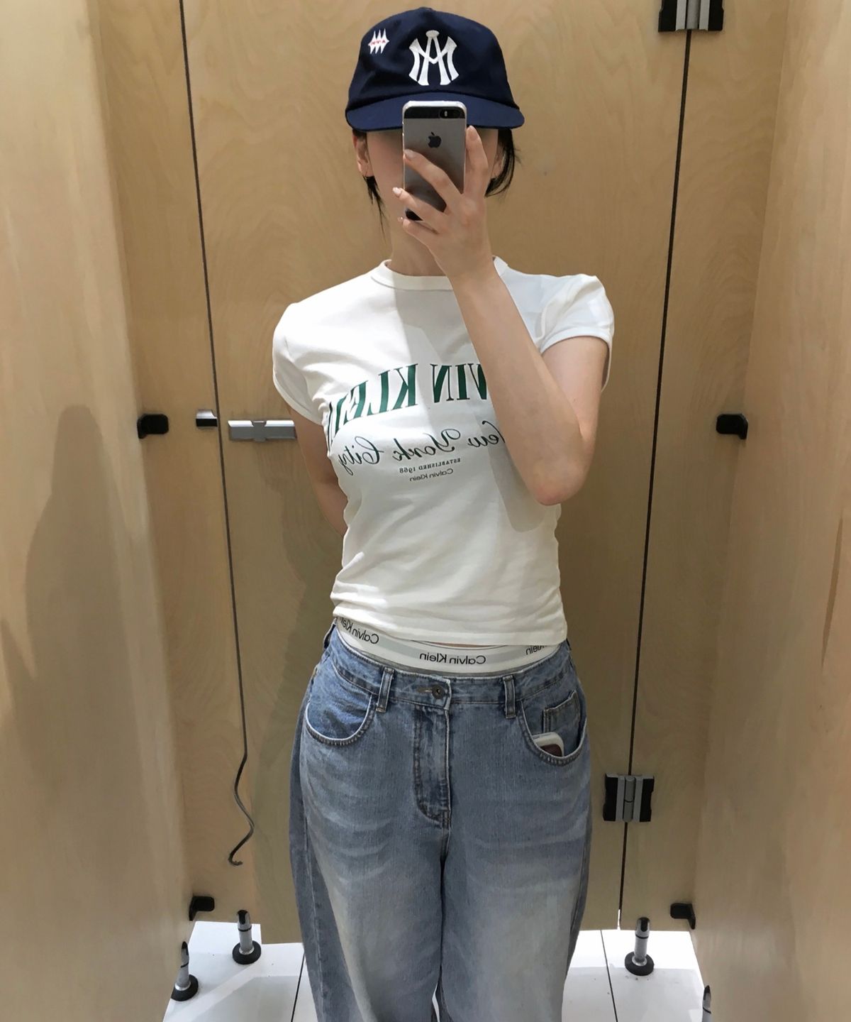 캘빈클라인 진(CALVIN KLEIN JEANS) 여성 그래픽 로고 베이비 반팔 티셔츠 47F815G YAF