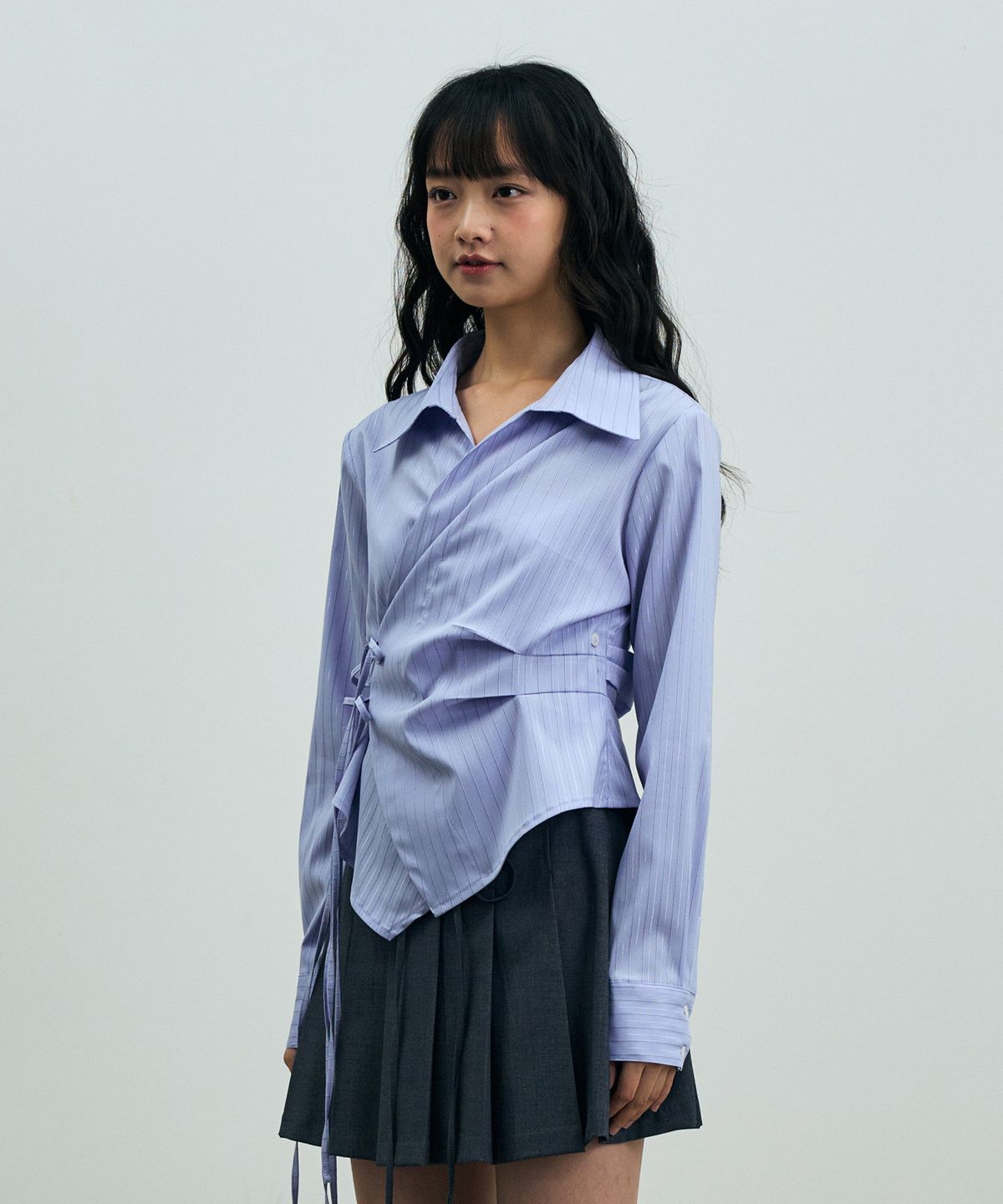 아리킴(ARIKIM) EVE STRIPE WRAP SHIRT / SKY BLUE