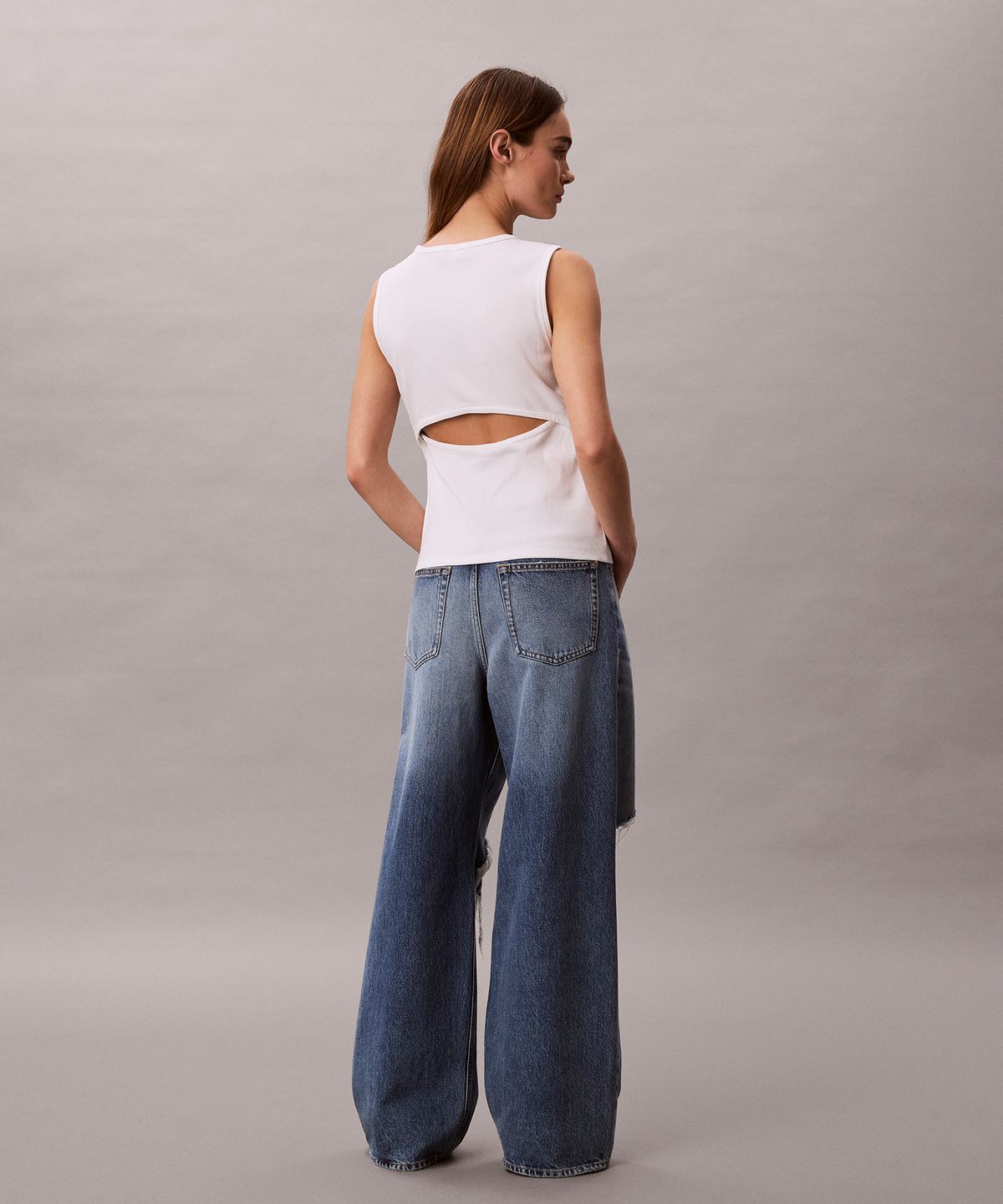 캘빈클라인 진(CALVIN KLEIN JEANS) 여성 우븐라벨 베이비립 컷아웃 탱크 47F246G YAF