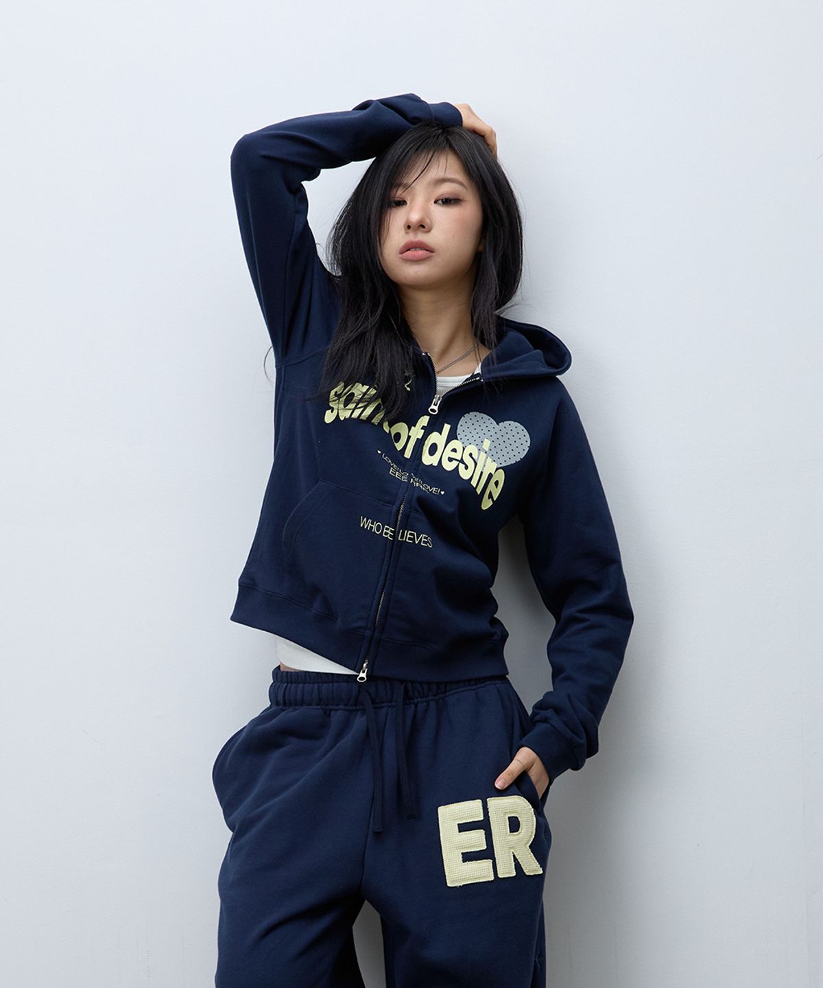 이이이알알알(EEERRR) Saint of desire cupid needlework woman hoodie zip-up (Navy)