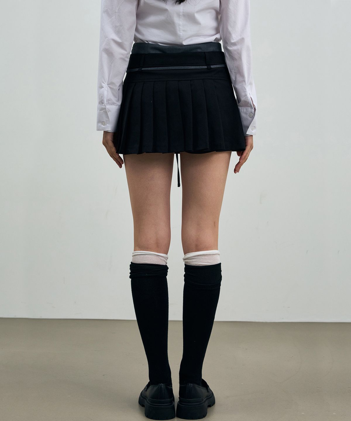 아리킴(ARIKIM) SCARLET PLEATS SKIRT PANTS / BLACK