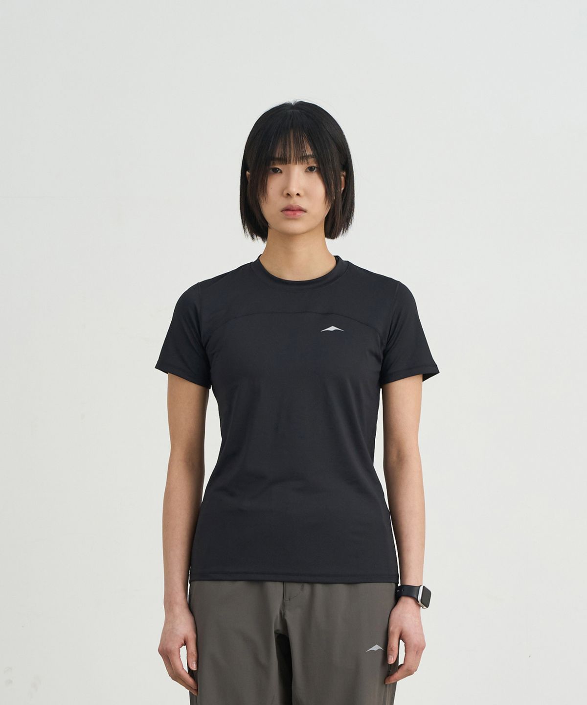 고요웨어(GOYOWEAR) W 아스킨 로고 숏 슬리브 (블랙)
