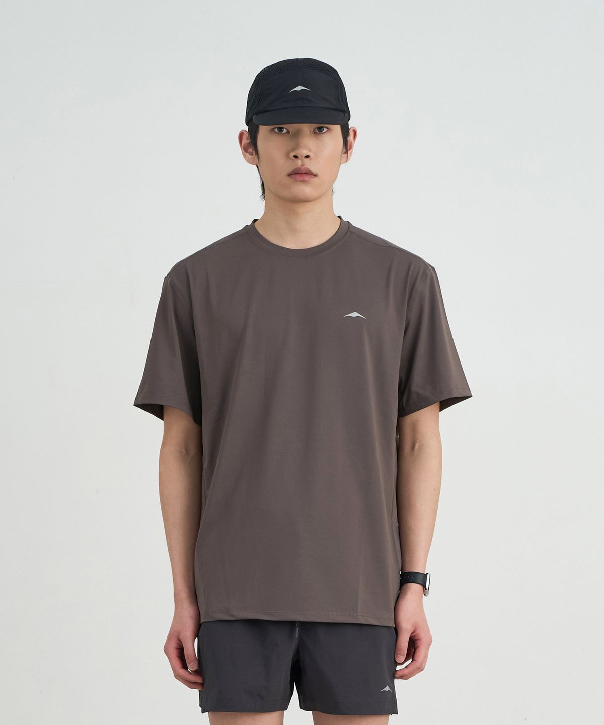 고요웨어(GOYOWEAR) 아스킨 로고 숏 슬리브 (브라운 그레이)