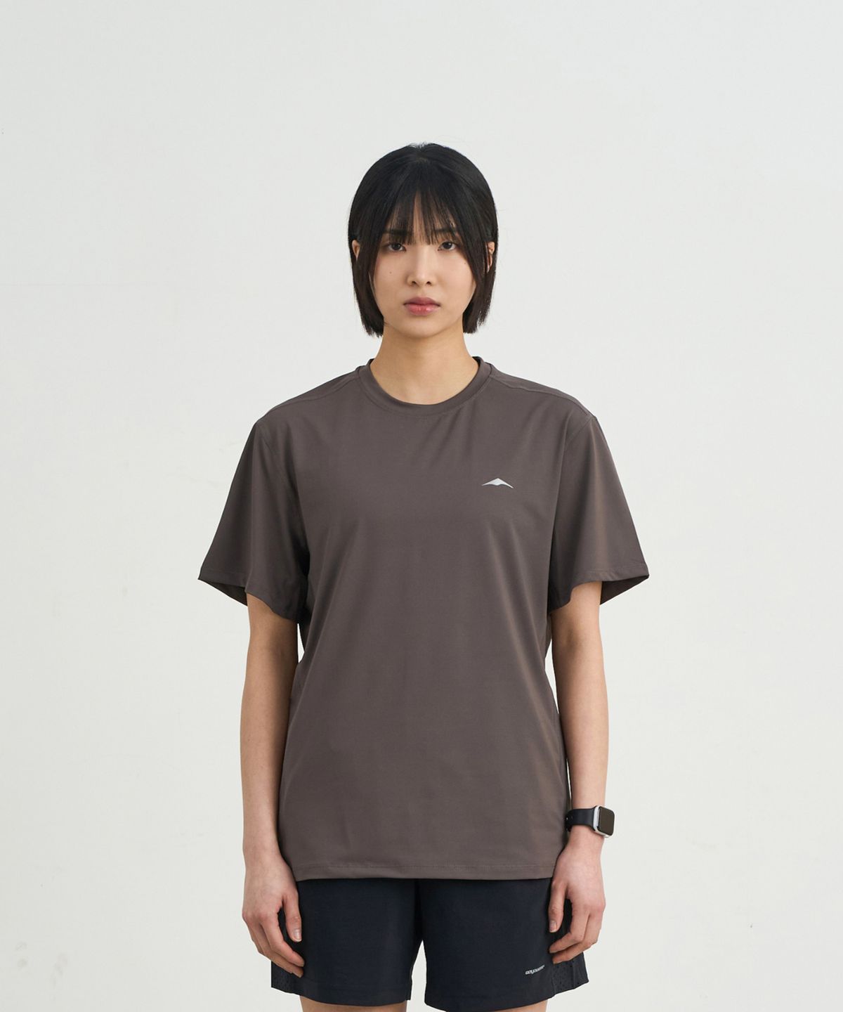 고요웨어(GOYOWEAR) 아스킨 로고 숏 슬리브 (브라운 그레이)