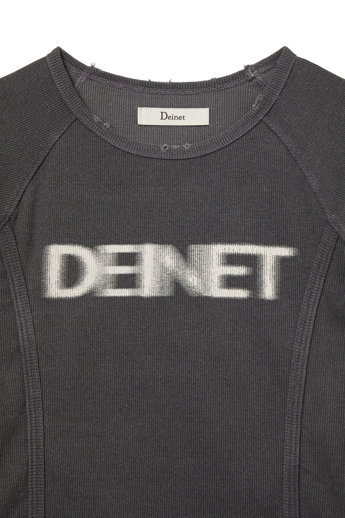 다이닛(DEINET) PIGMENT LOGO T-SHIRT IN CHARCOAL