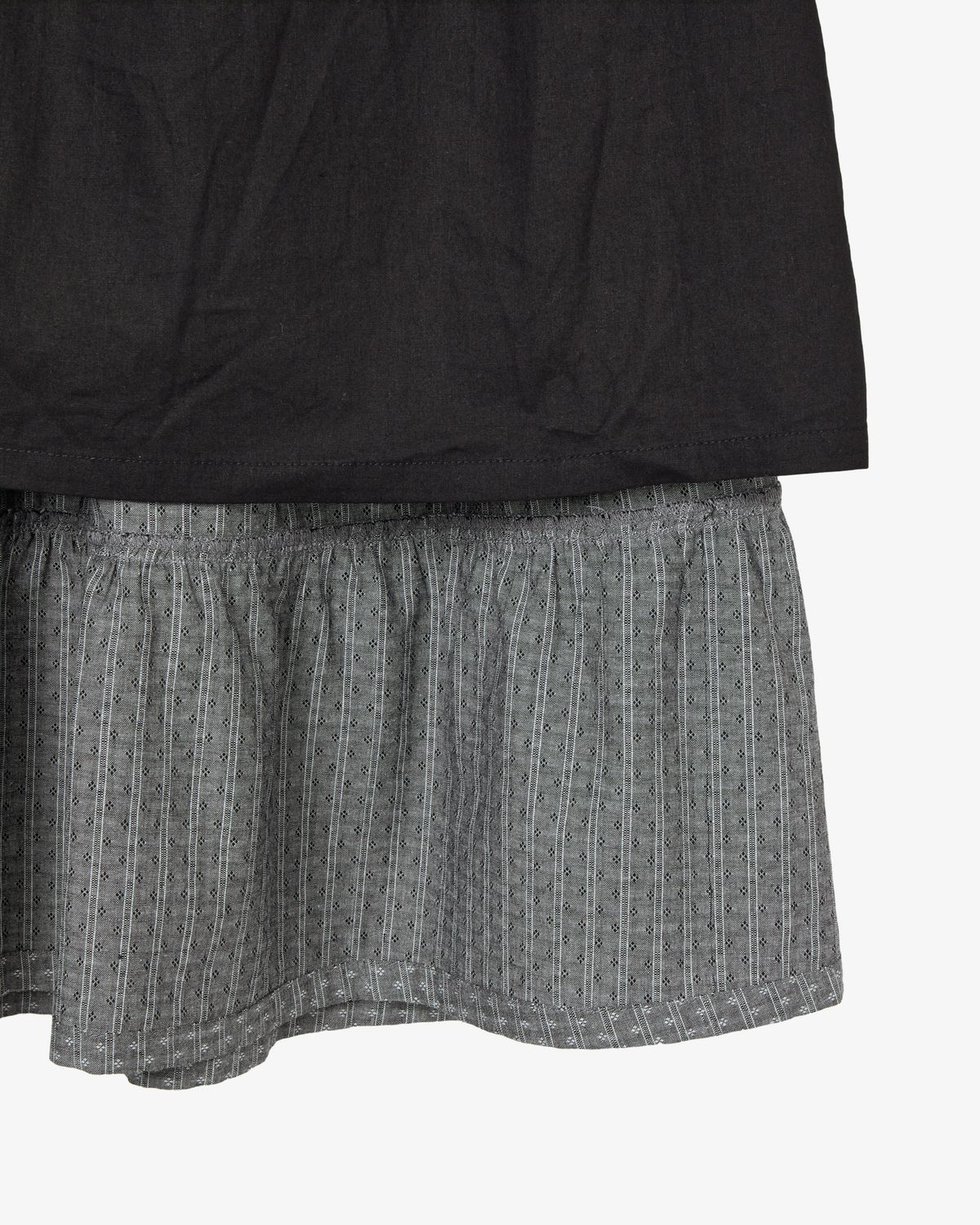에이이에이이(AEAE) PATTERN TIERED SKIRT [CHARCOAL]