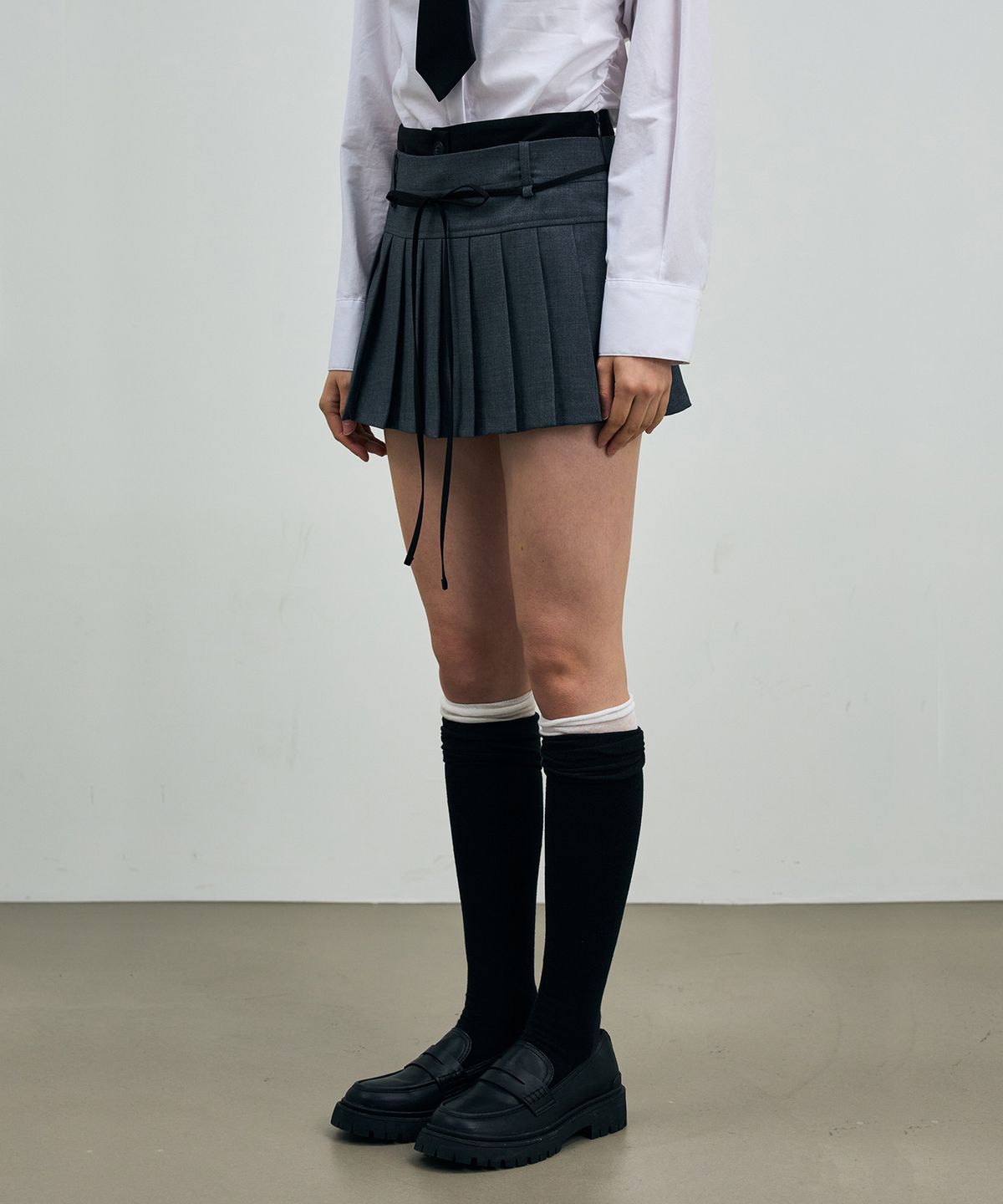 아리킴(ARIKIM) SCARLET PLEATS SKIRT PANTS / CHARCOAL