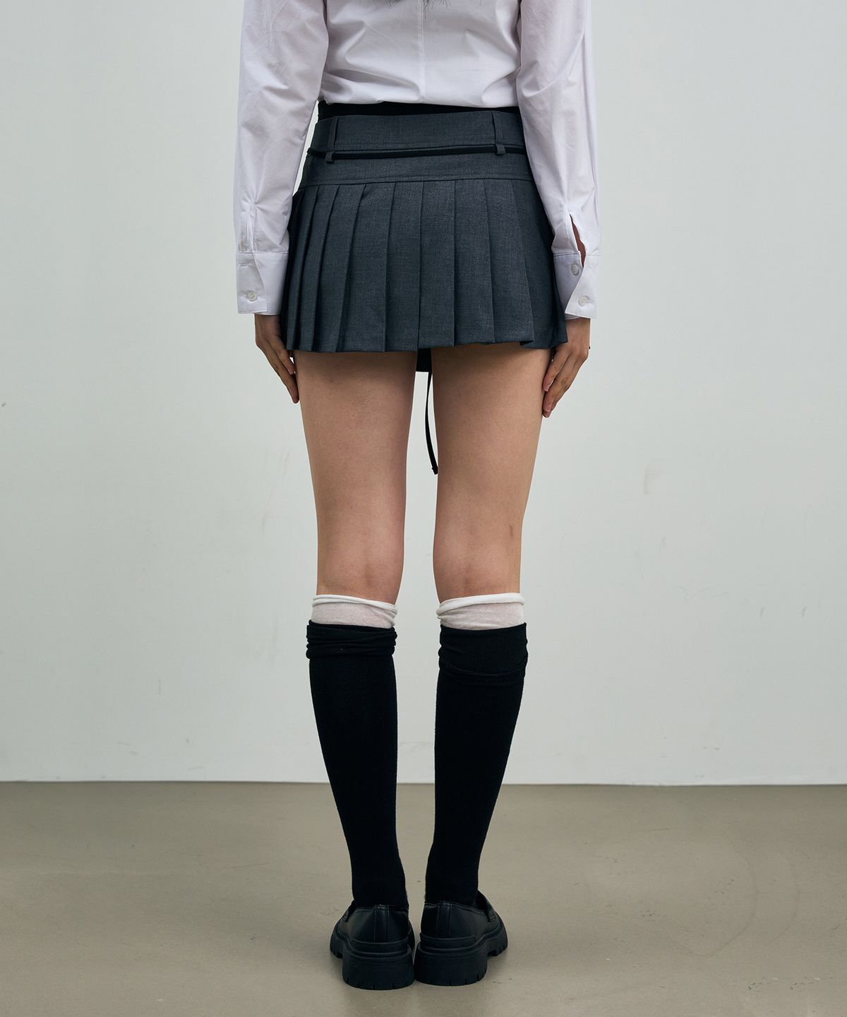 아리킴(ARIKIM) SCARLET PLEATS SKIRT PANTS / CHARCOAL