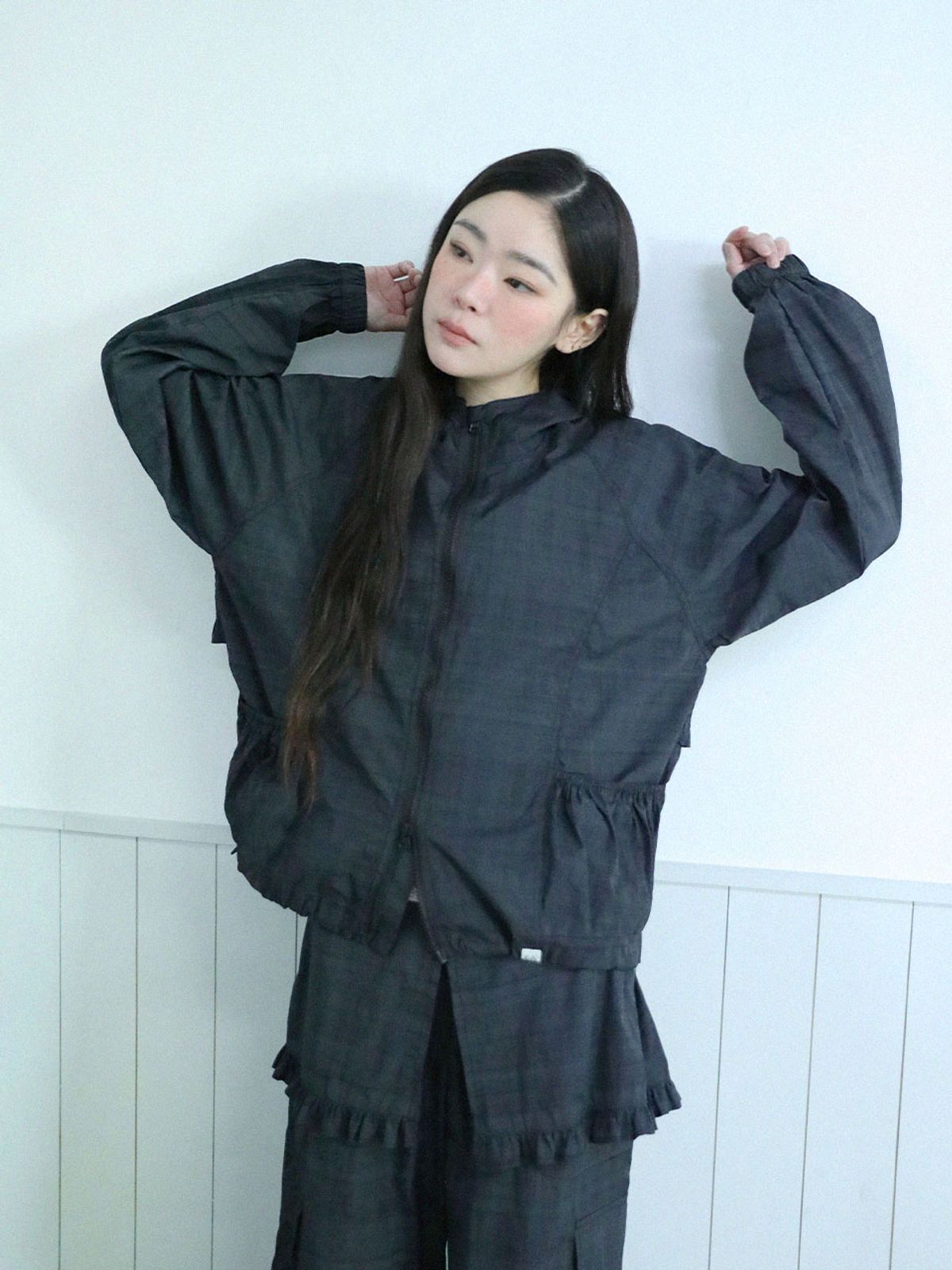 어글리쉐도우(UGLYSHADOW) 러플 체크 윈드브레이커 자켓(블랙)