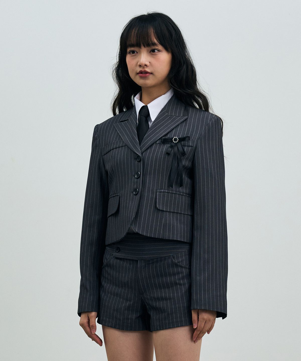 아리킴(ARIKIM) AVEL PINSTRIPE CROP JACKET / CHARCOAL
