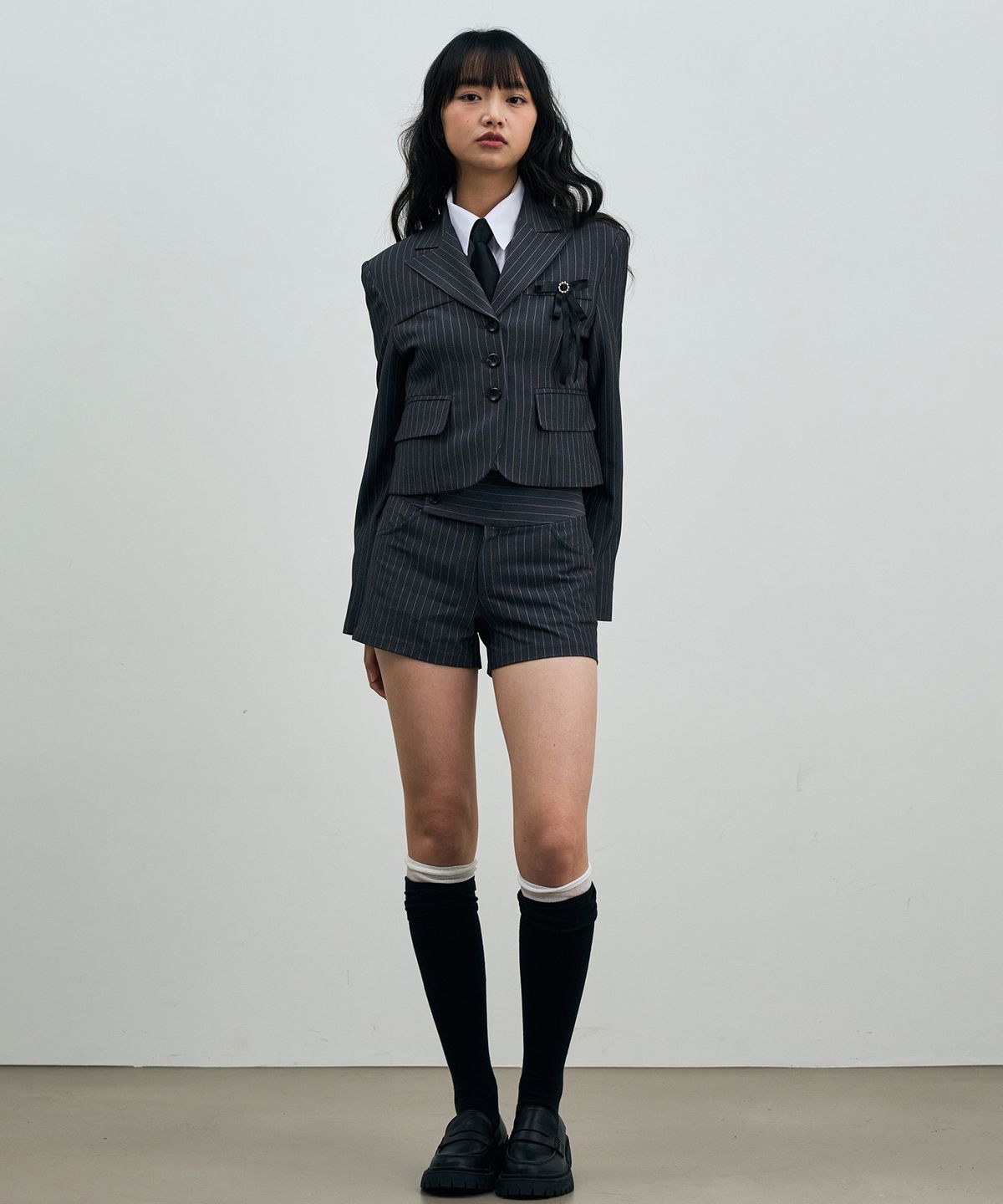 아리킴(ARIKIM) AVEL PINSTRIPE CROP JACKET / CHARCOAL