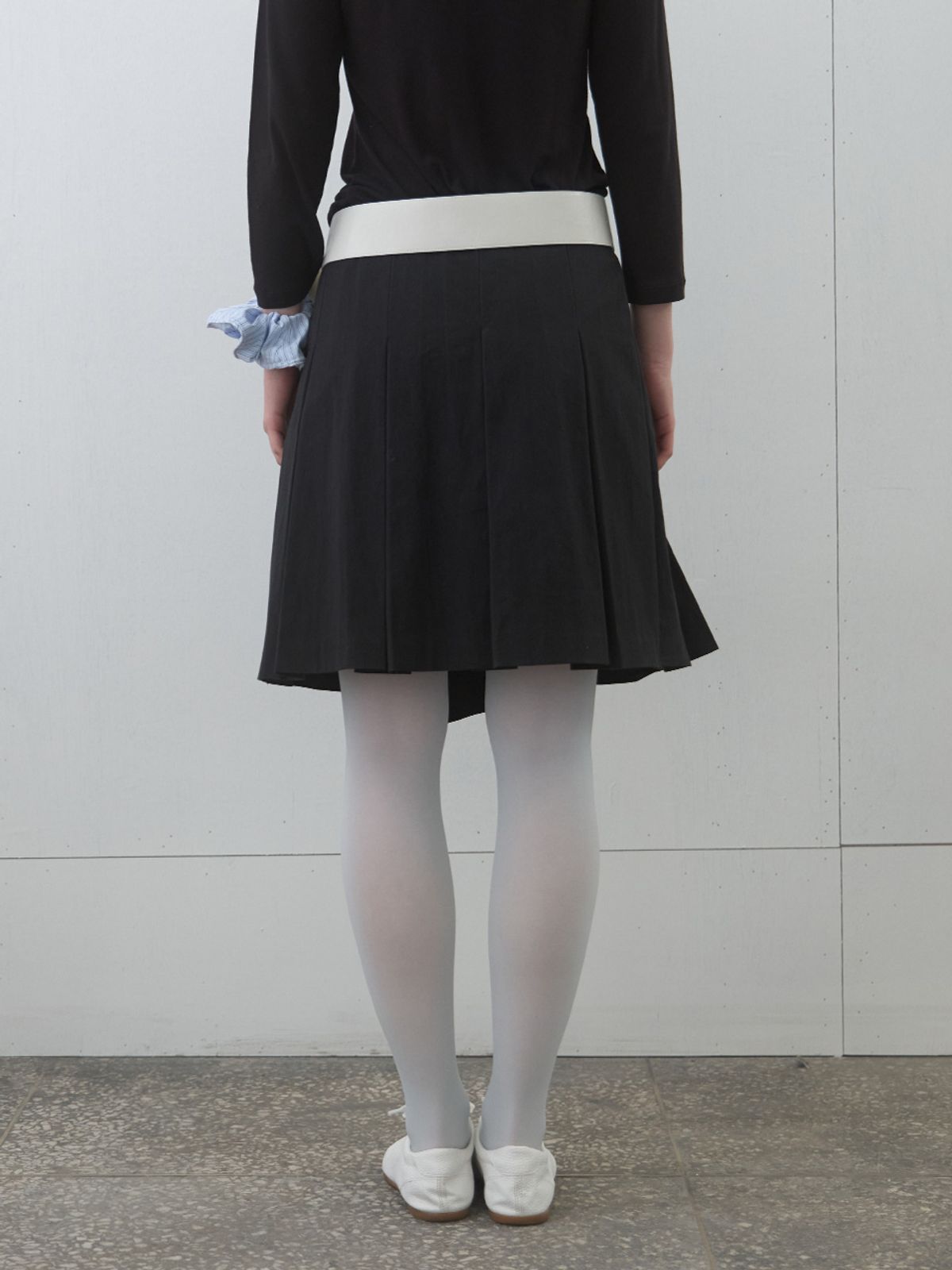 기준(KIJUN) Pleated Wrap Skirt Black