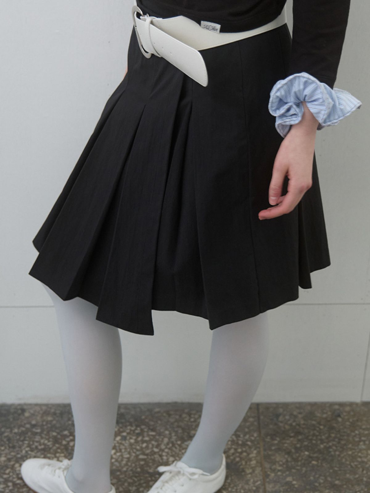 기준(KIJUN) Pleated Wrap Skirt Black