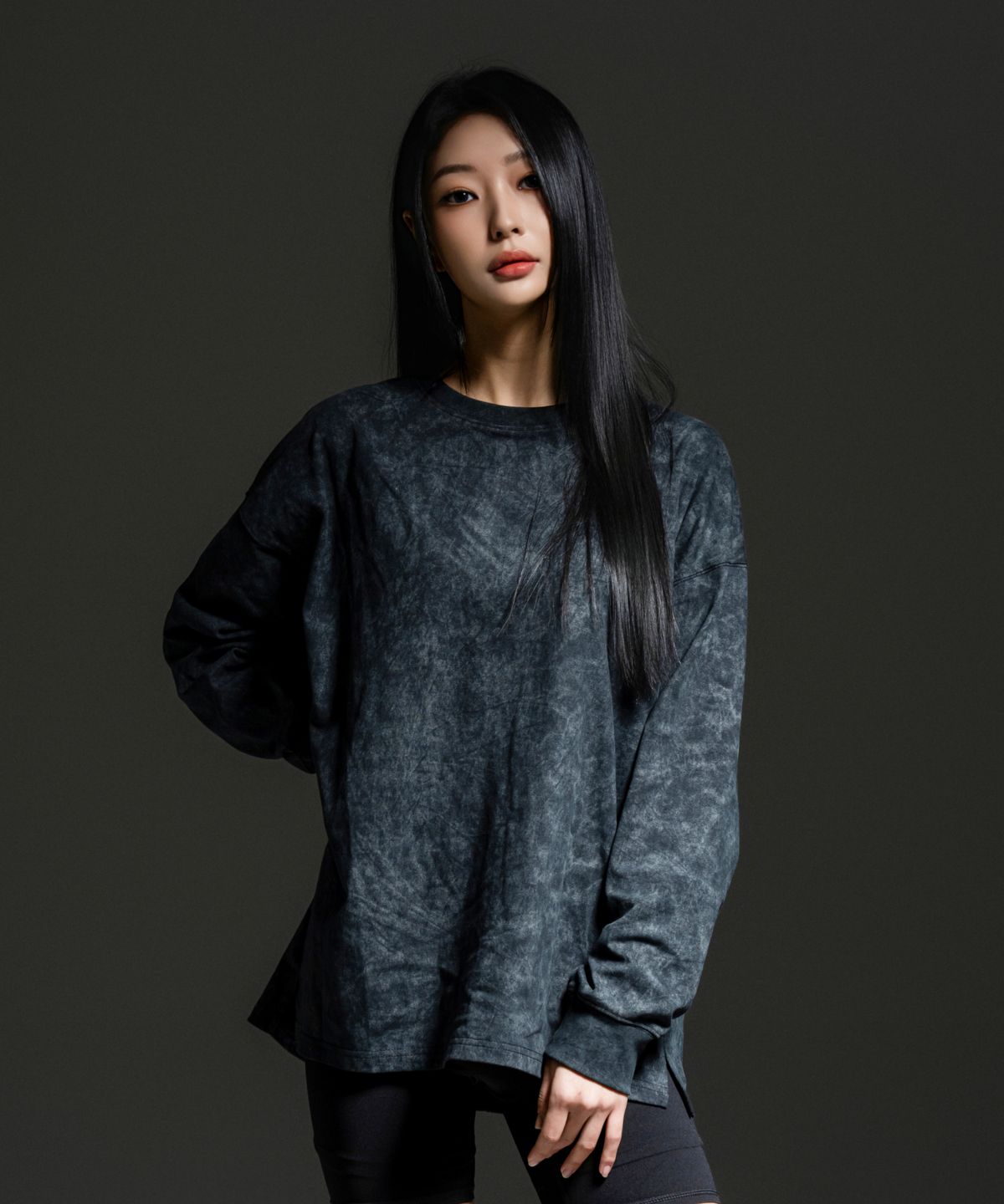 어센더(ASCENDER) 피그먼트 절개 립 루즈핏 롱슬리브 [블랙]