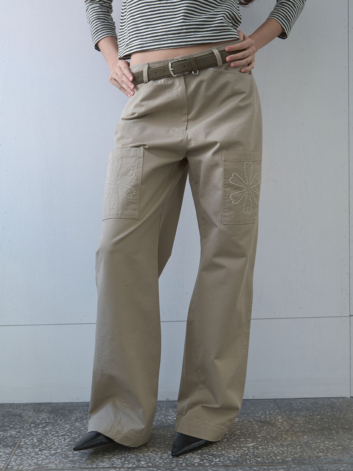 기준(KIJUN) Clover Pocket Pants Sand