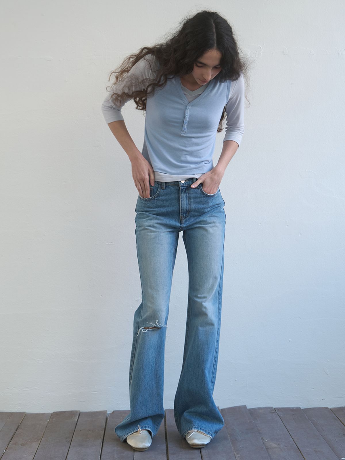 기준(KIJUN) Layered V-Neck Tee Sky Blue