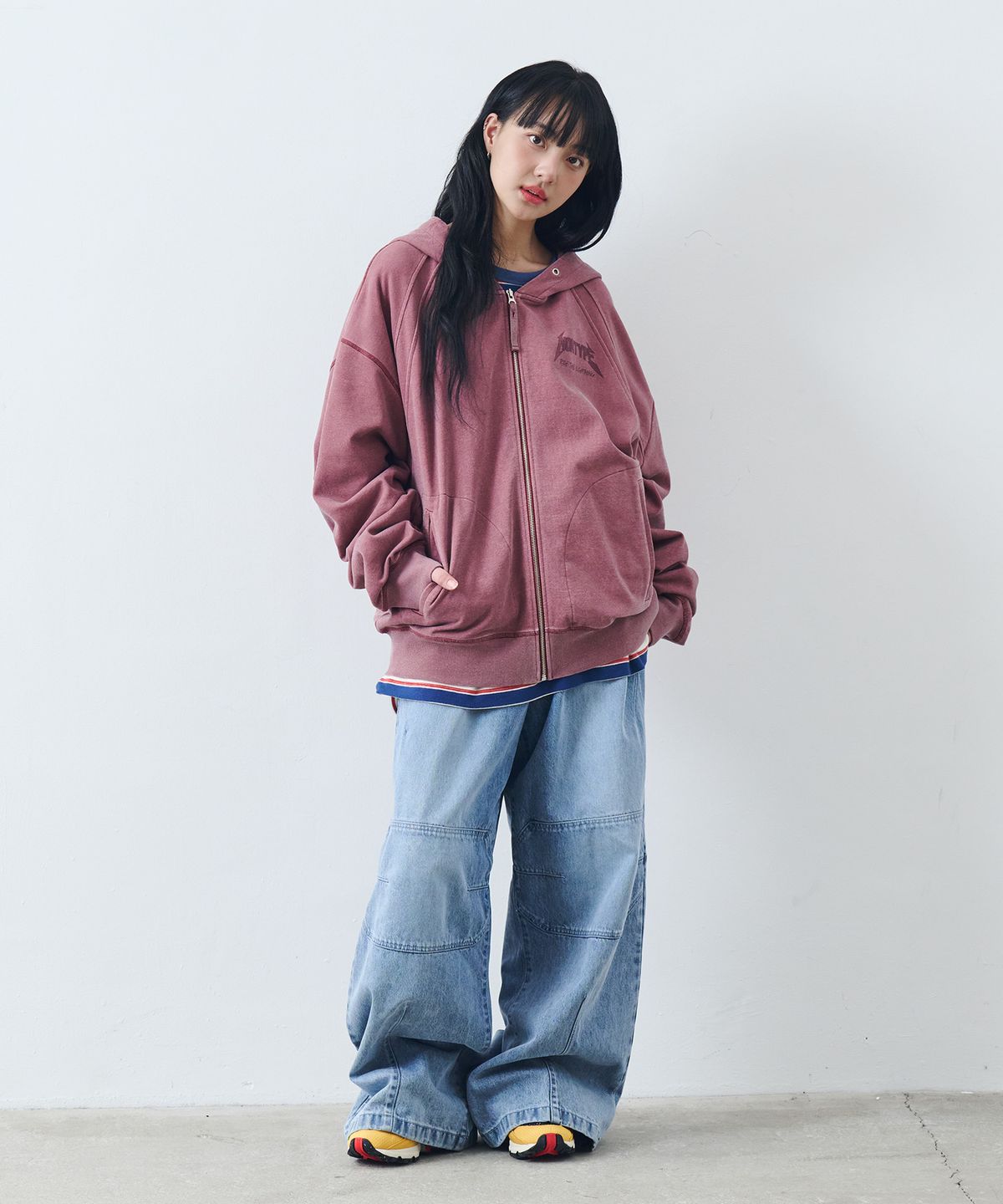 논타입(NONTYPE) SIGNATURE PRINT ZIP UP (PIGMENT RED)