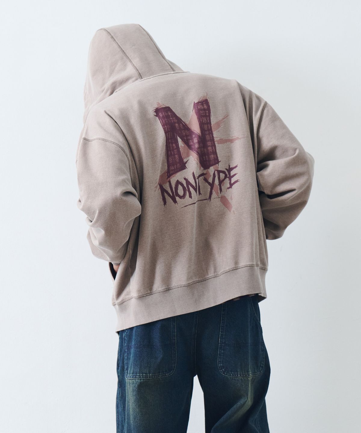 논타입(NONTYPE) SIGNATURE PRINT ZIP UP (PIGMENT BEIGE)