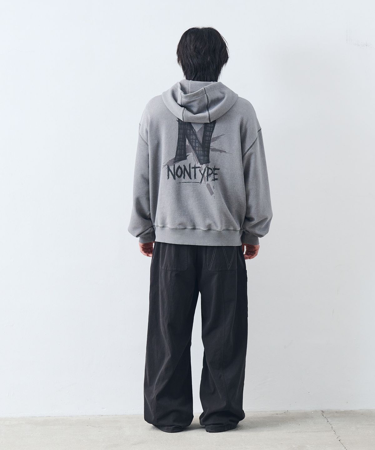 논타입(NONTYPE) SIGNATURE PRINT ZIP UP (PIGMENT GREY)