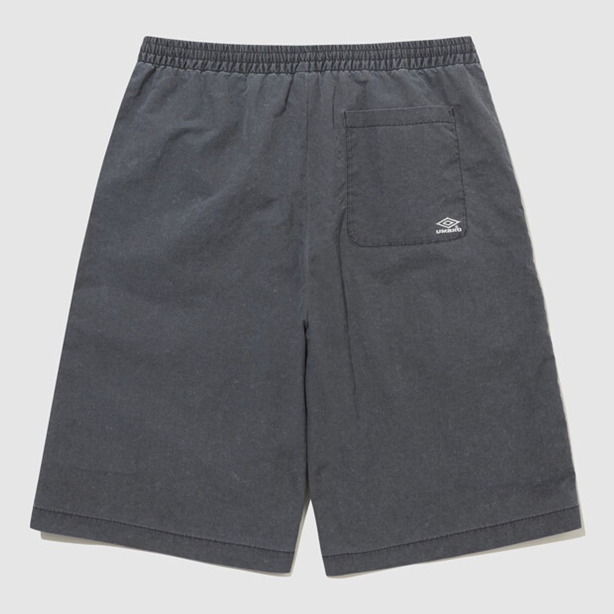 엄브로(UMBRO) HBL 엄그레이 워싱 6부 버뮤다 우븐 반바지 차콜 UR121CHP21