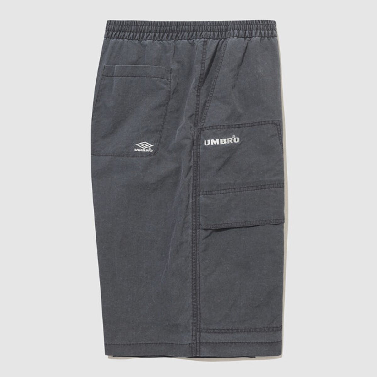 엄브로(UMBRO) HBL 엄그레이 워싱 6부 버뮤다 우븐 반바지 차콜 UR121CHP21