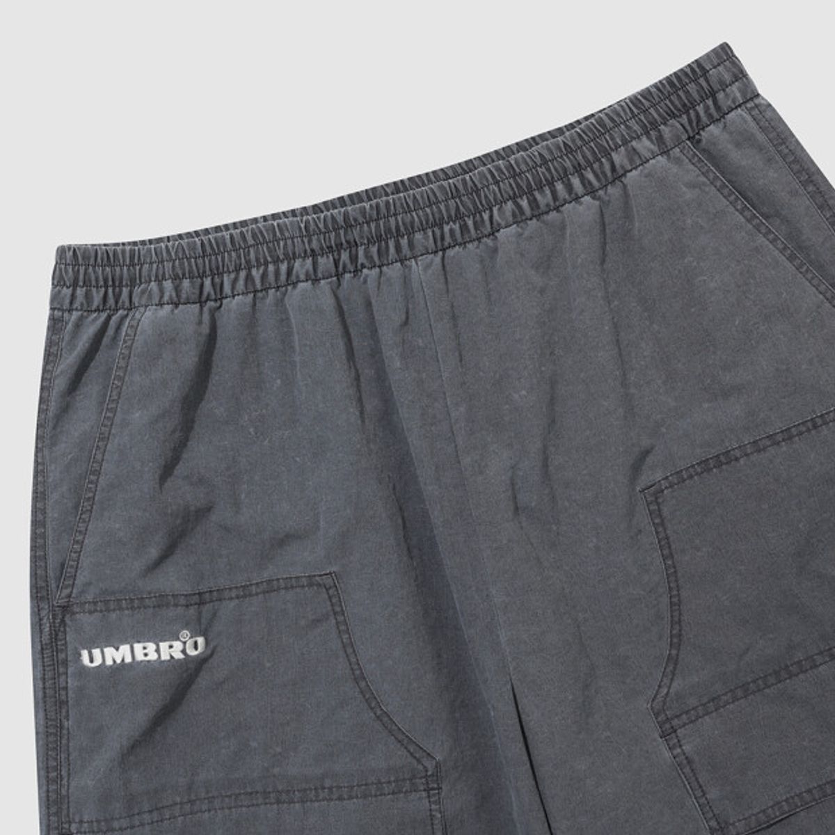 엄브로(UMBRO) HBL 엄그레이 워싱 6부 버뮤다 우븐 반바지 차콜 UR121CHP21