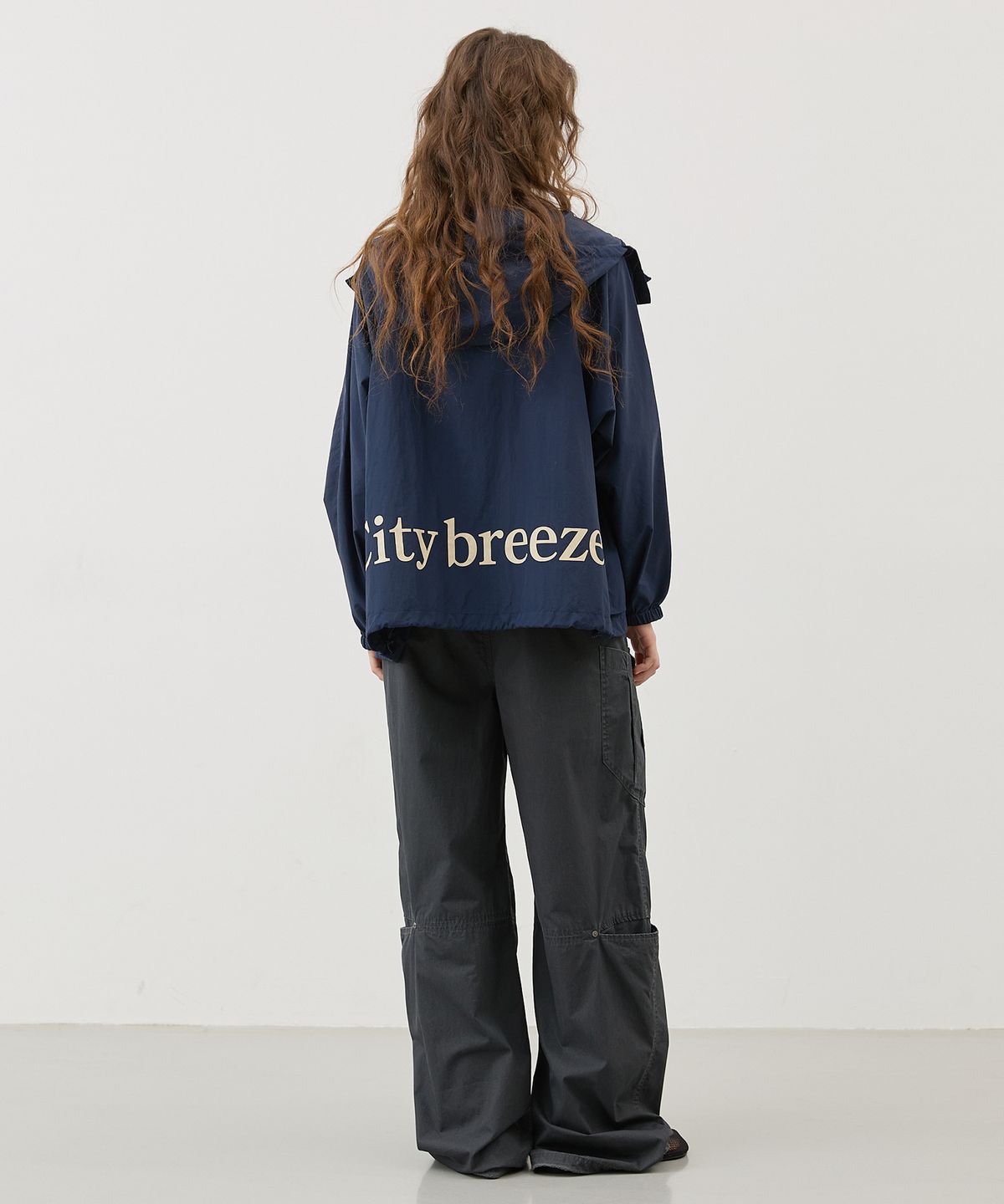 시티브리즈(CITYBREEZE) 뮤트 로고 후드 점퍼_NAVY