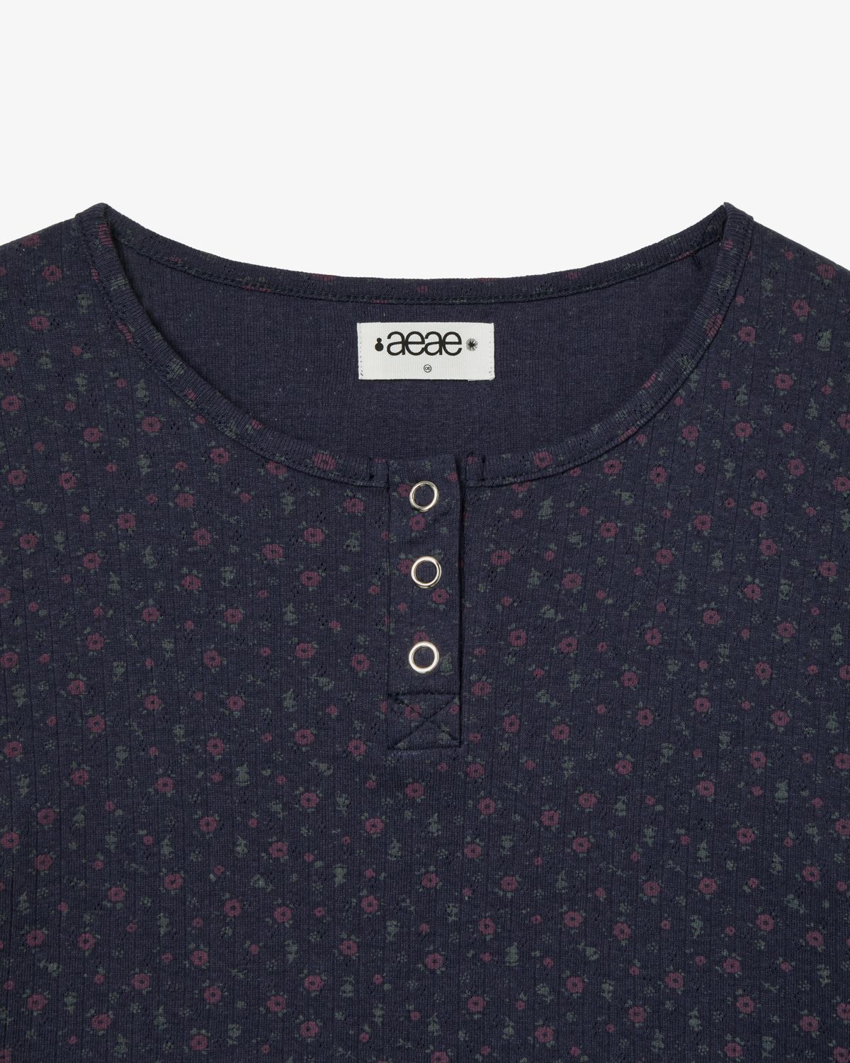 에이이에이이(AEAE) FLOWER HENLEY NECK TEE [NAVY]