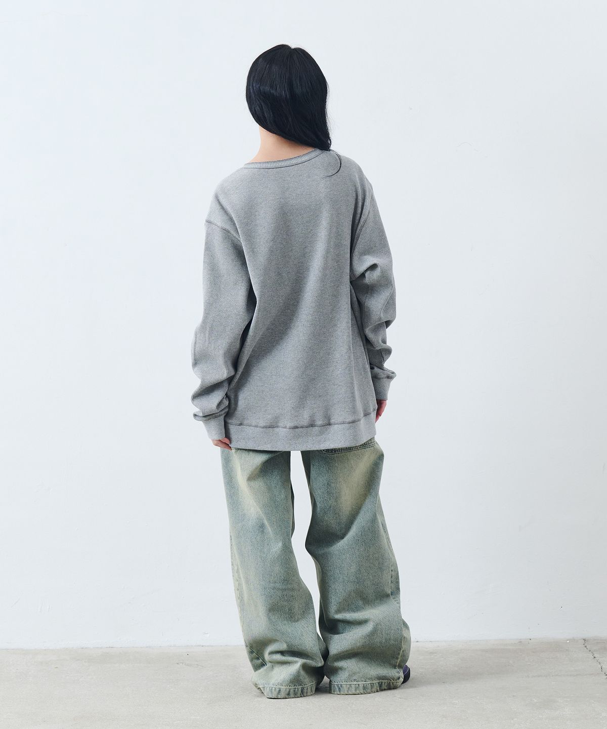 논타입(NONTYPE) CURVED DIAGONAL TUCK DENIM (WASHED BLUE)