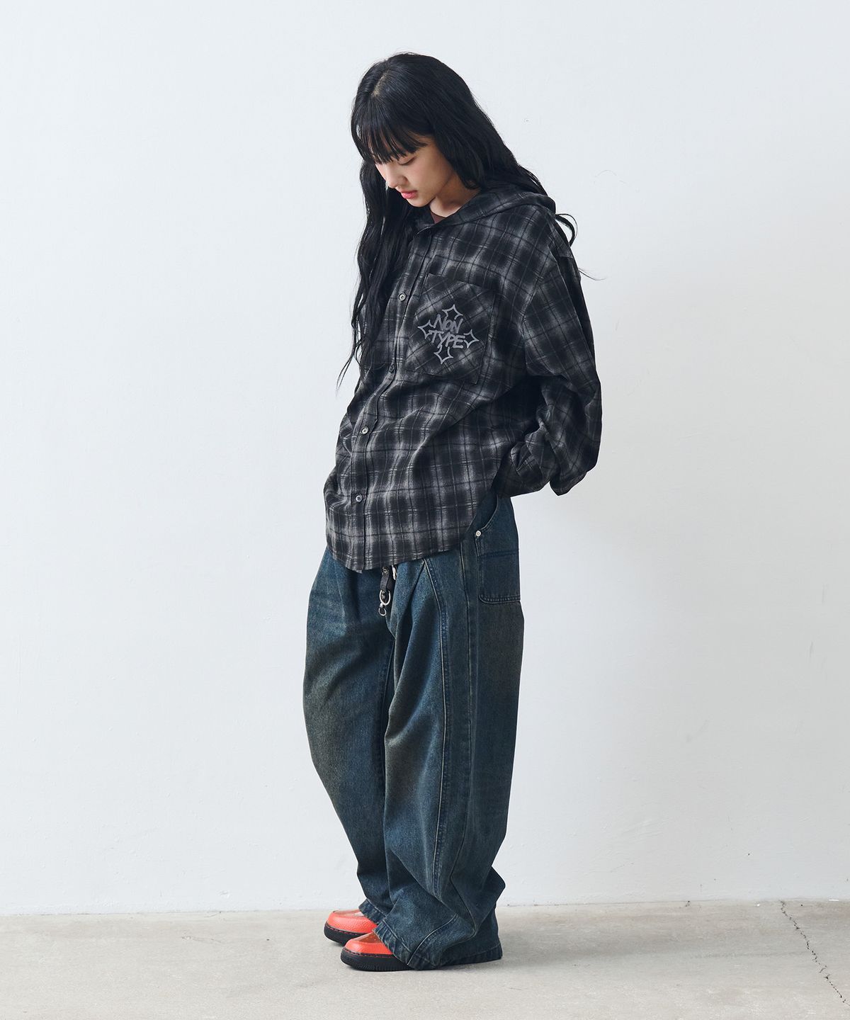 논타입(NONTYPE) CURVED DIAGONAL TUCK DENIM (INDIGO)