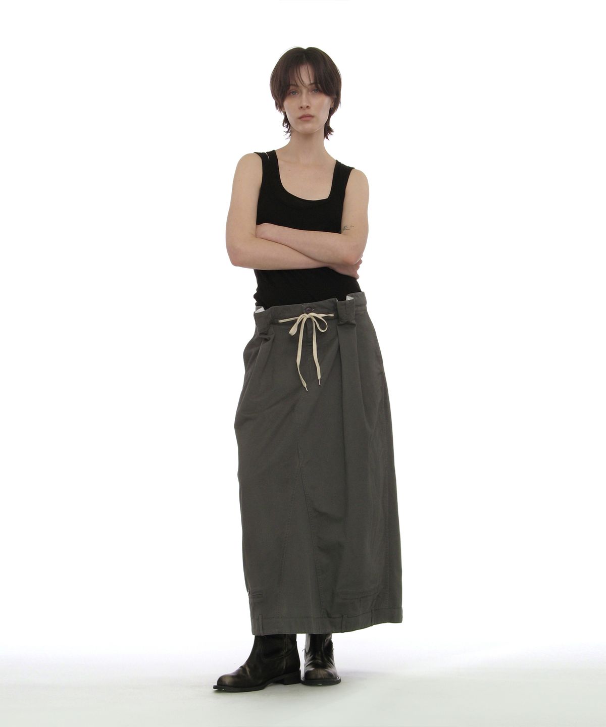파르티멘토 우먼(PARTIMENTO WOMEN) 인버티드 드로스트링 맥시 스커트_차콜