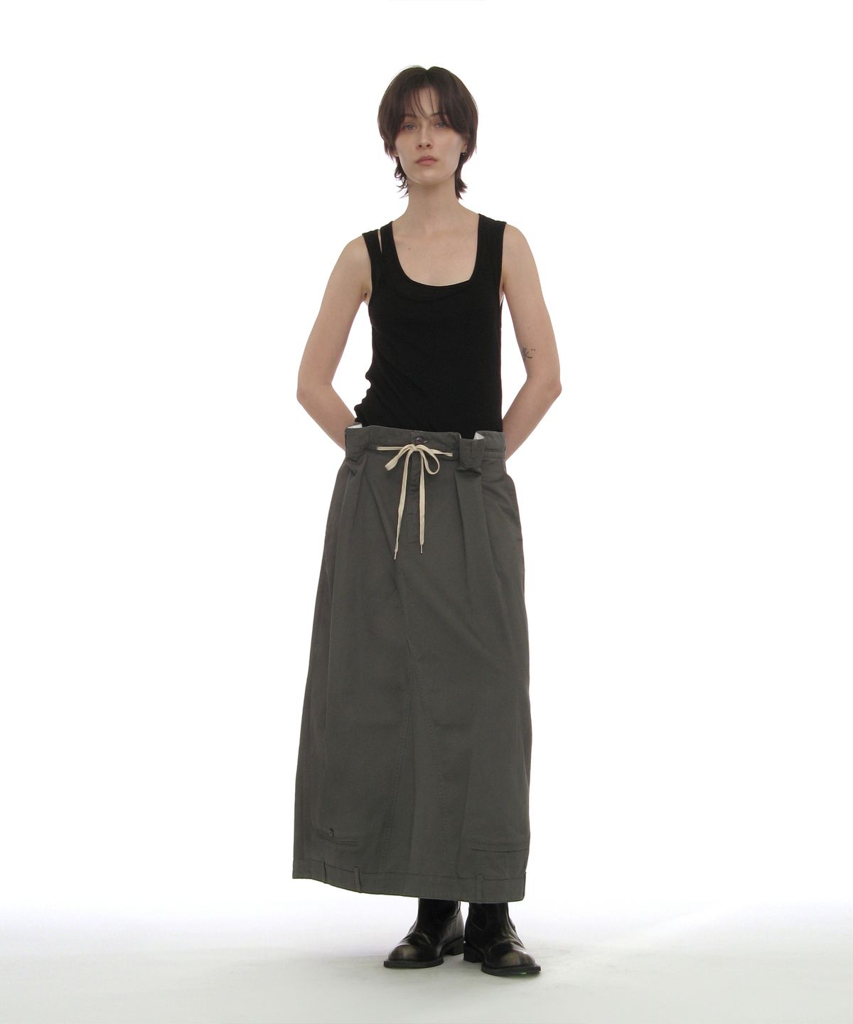 파르티멘토 우먼(PARTIMENTO WOMEN) 인버티드 드로스트링 맥시 스커트_차콜