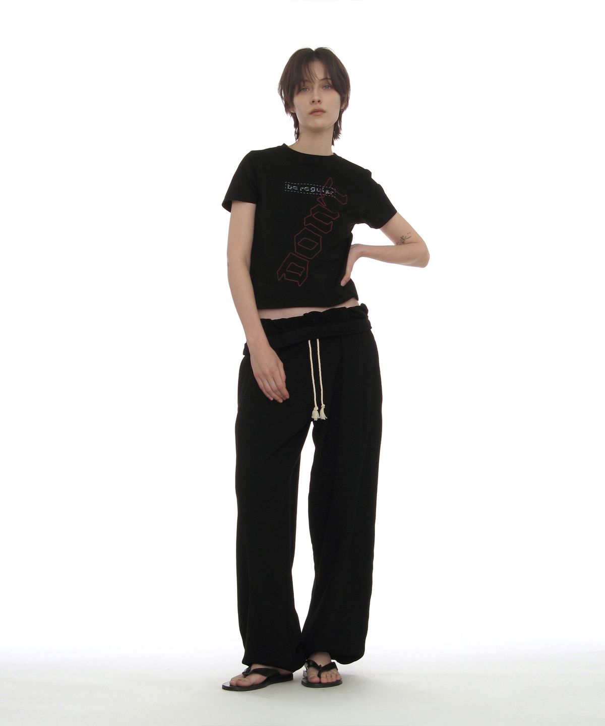 파르티멘토 우먼(PARTIMENTO WOMEN) DBR 프린트 릴렉스드 티_블랙