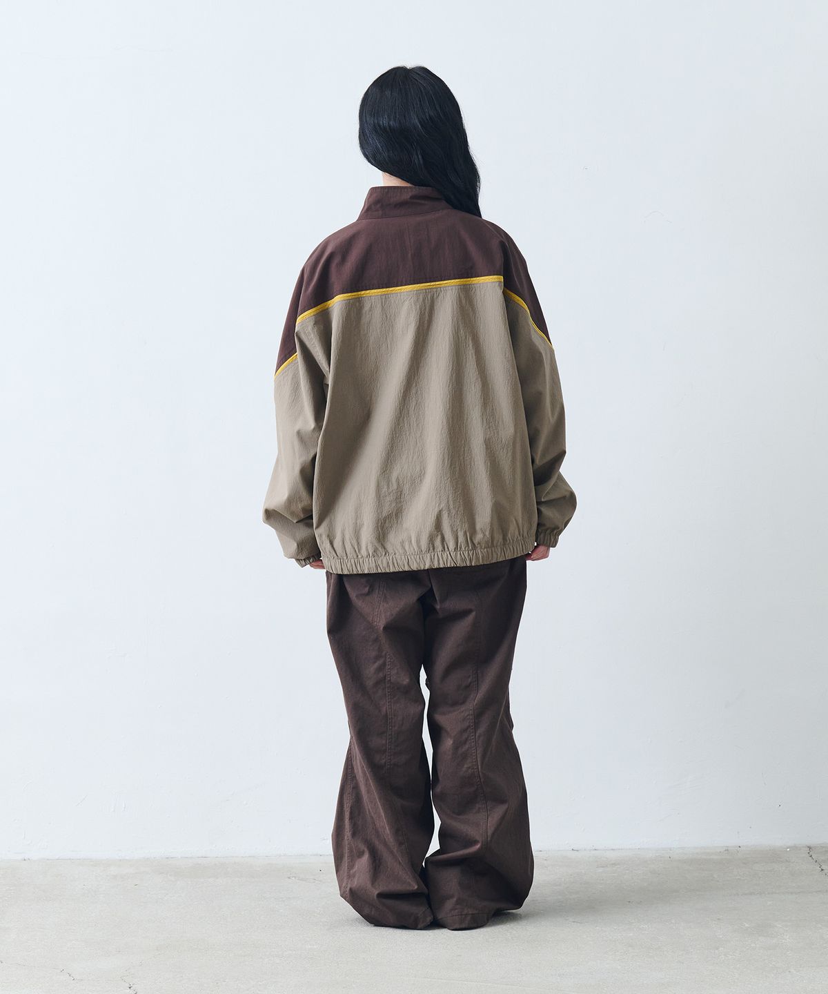 논타입(NONTYPE) PARACHUTE CONTRAST CARGO PANT (BROWN)