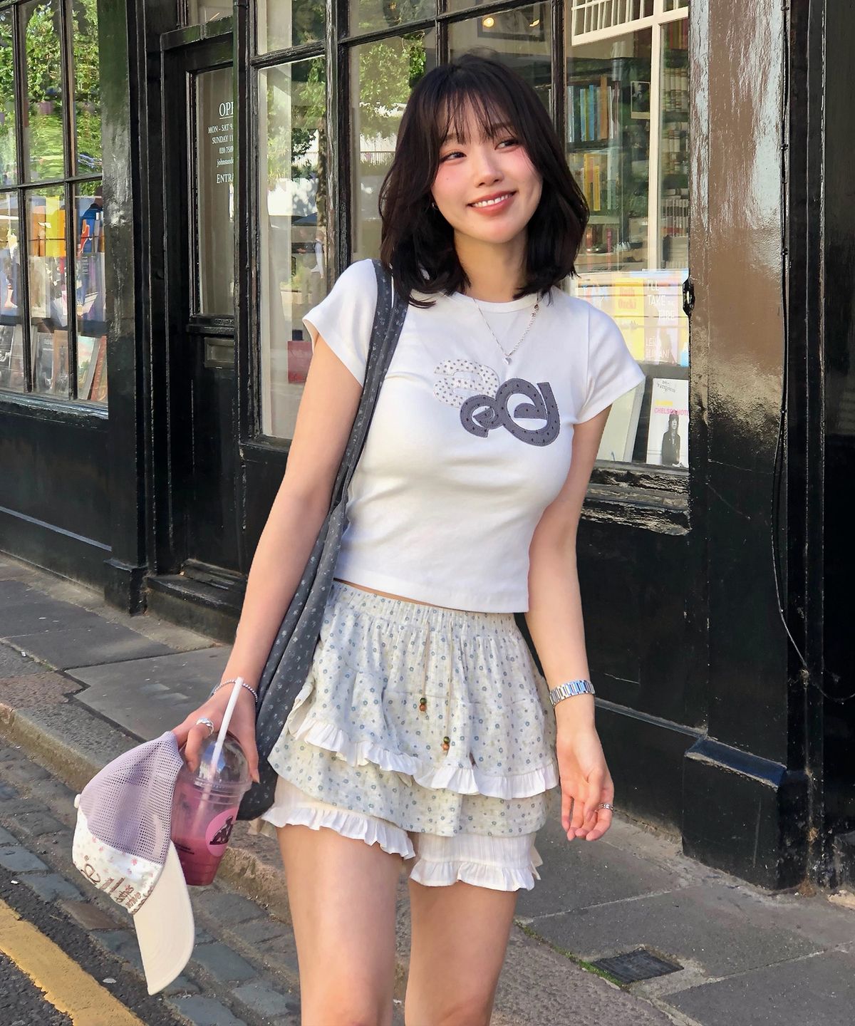 에이이에이이(AEAE) APPLIQUE FLOWER LOGO TEE [WHITE]